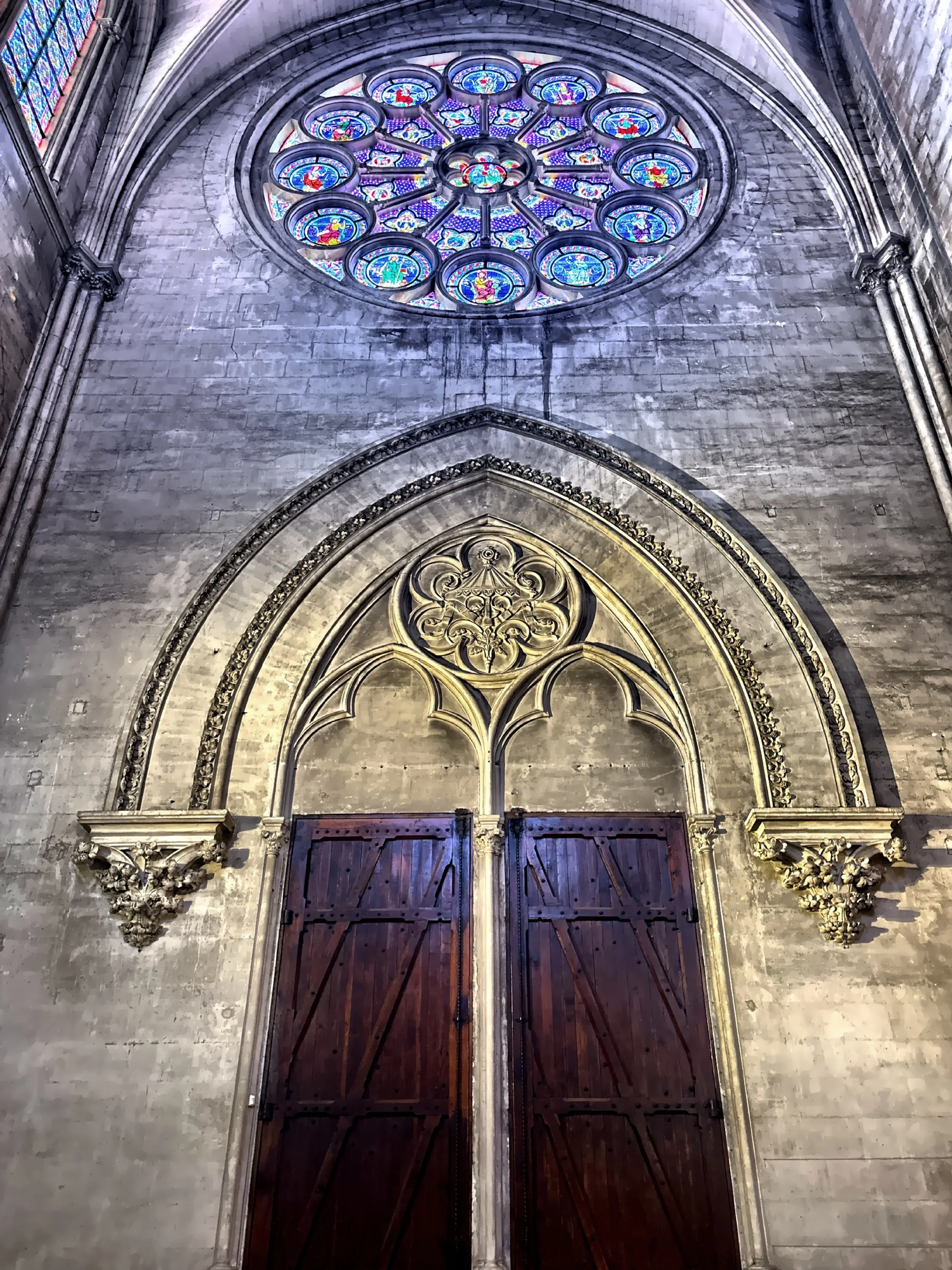  The large gothic rose window. 