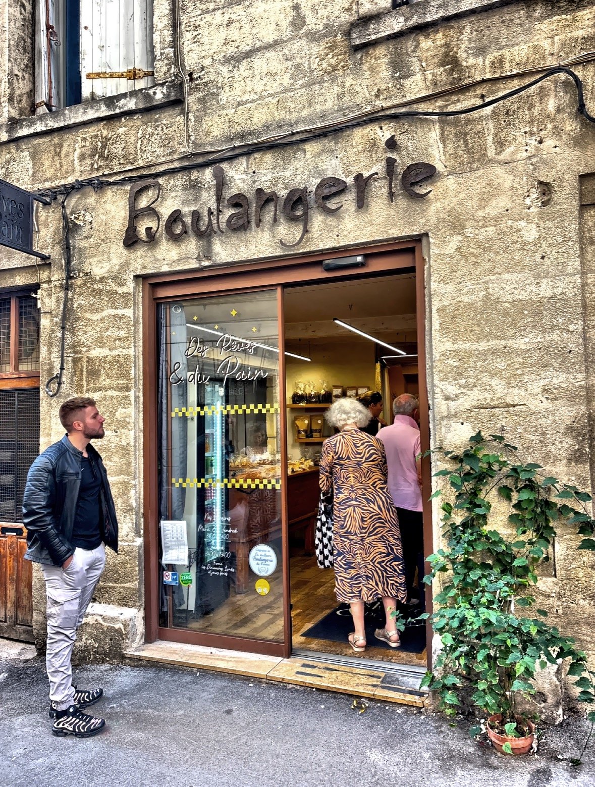  Des Reves et du Pain has received recognition and was awarded the Best Bakery in France. 