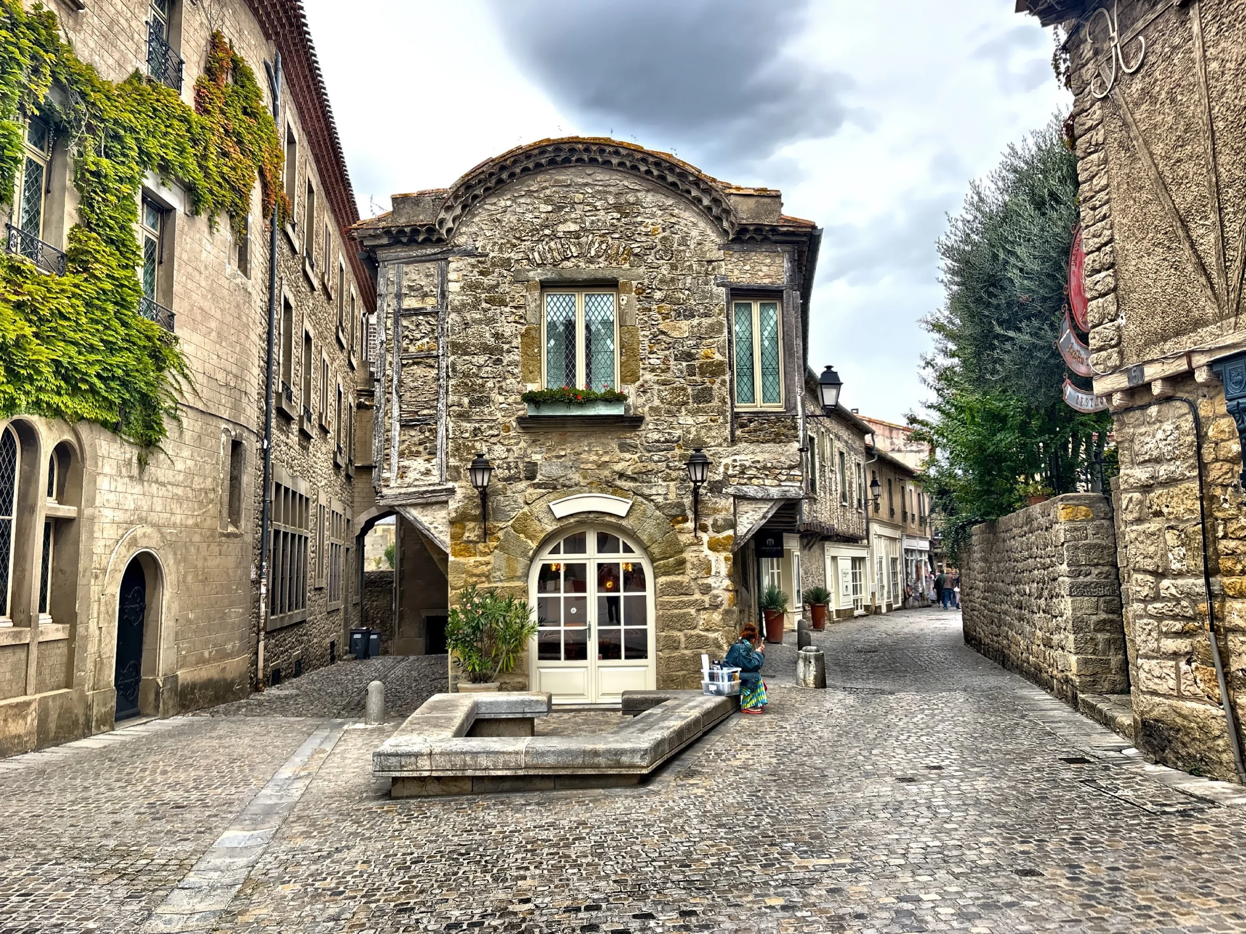  Cobblestone passages bordered by stone houses. 