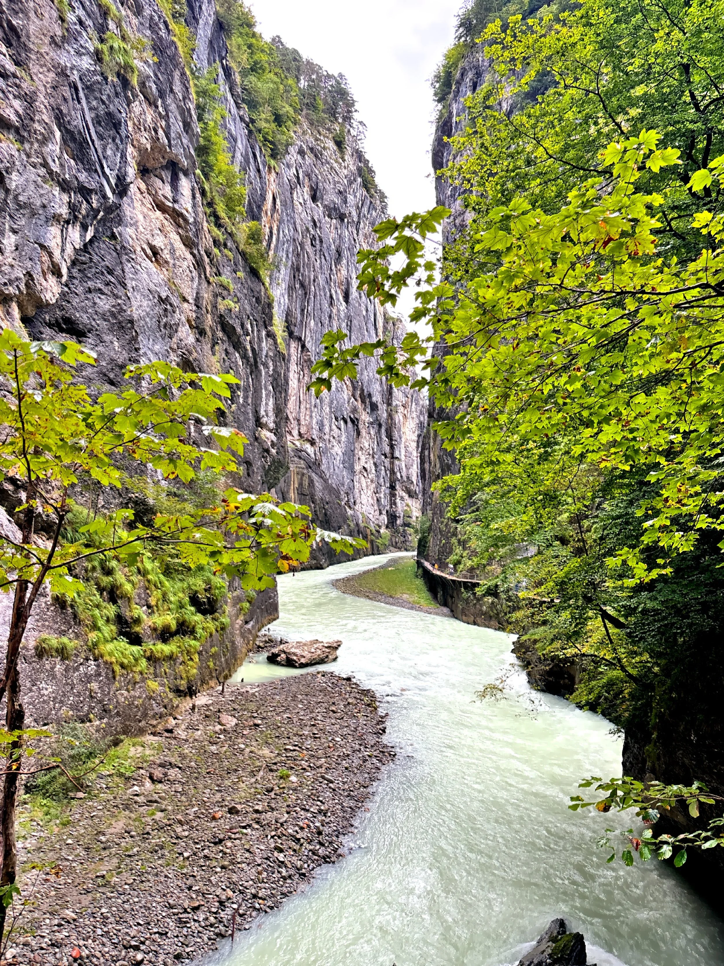  Looking back at one of the gorge’s iconic curves. 