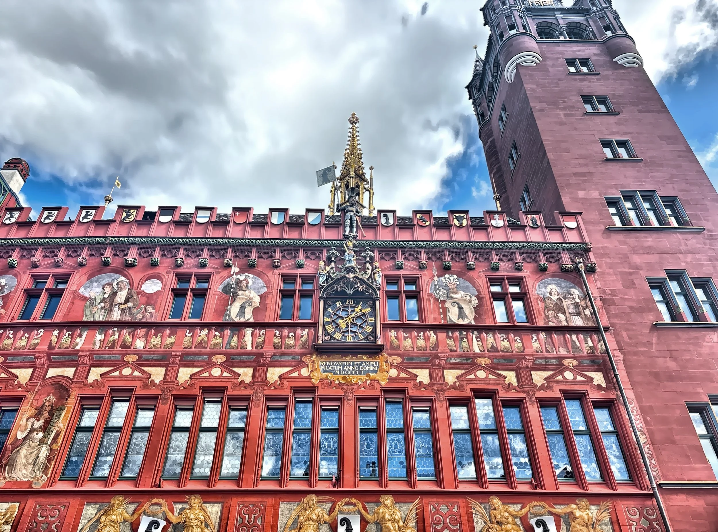  The building, located on Marktplatz, is known for its distinctive red facade and characteristic tower. 