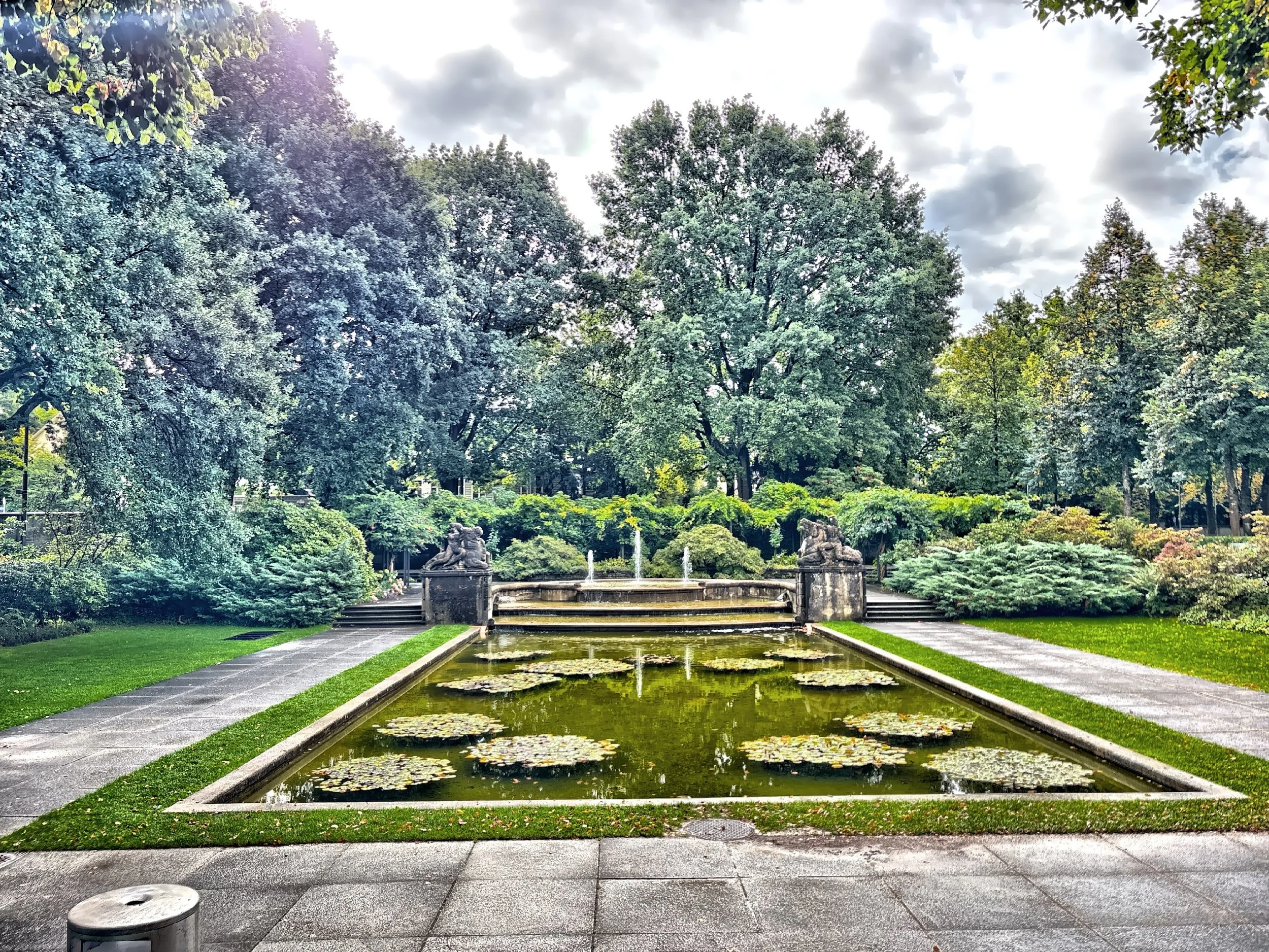  Rose Garden, a free public park has been open to the public since 1913 and has over 200 varieties of roses, irises and rhododendrons. 