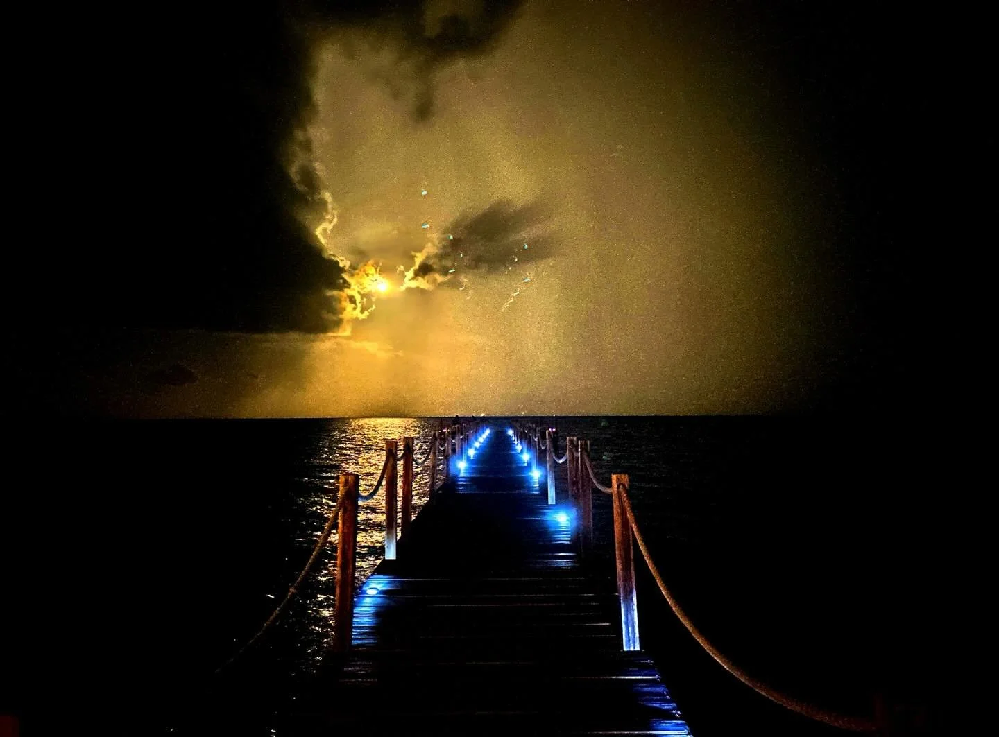 The moon peaking out from a large cloud . #moon #cloud #grandcayman #moonnight #moonnight🌙 #nightsky #nightclouds #hidingmoon #travelinstagram #beautifulplacestotravel #gayroadtripper #wakingupinnewplaces #travelinstagram  #exploring #daytrips #Live