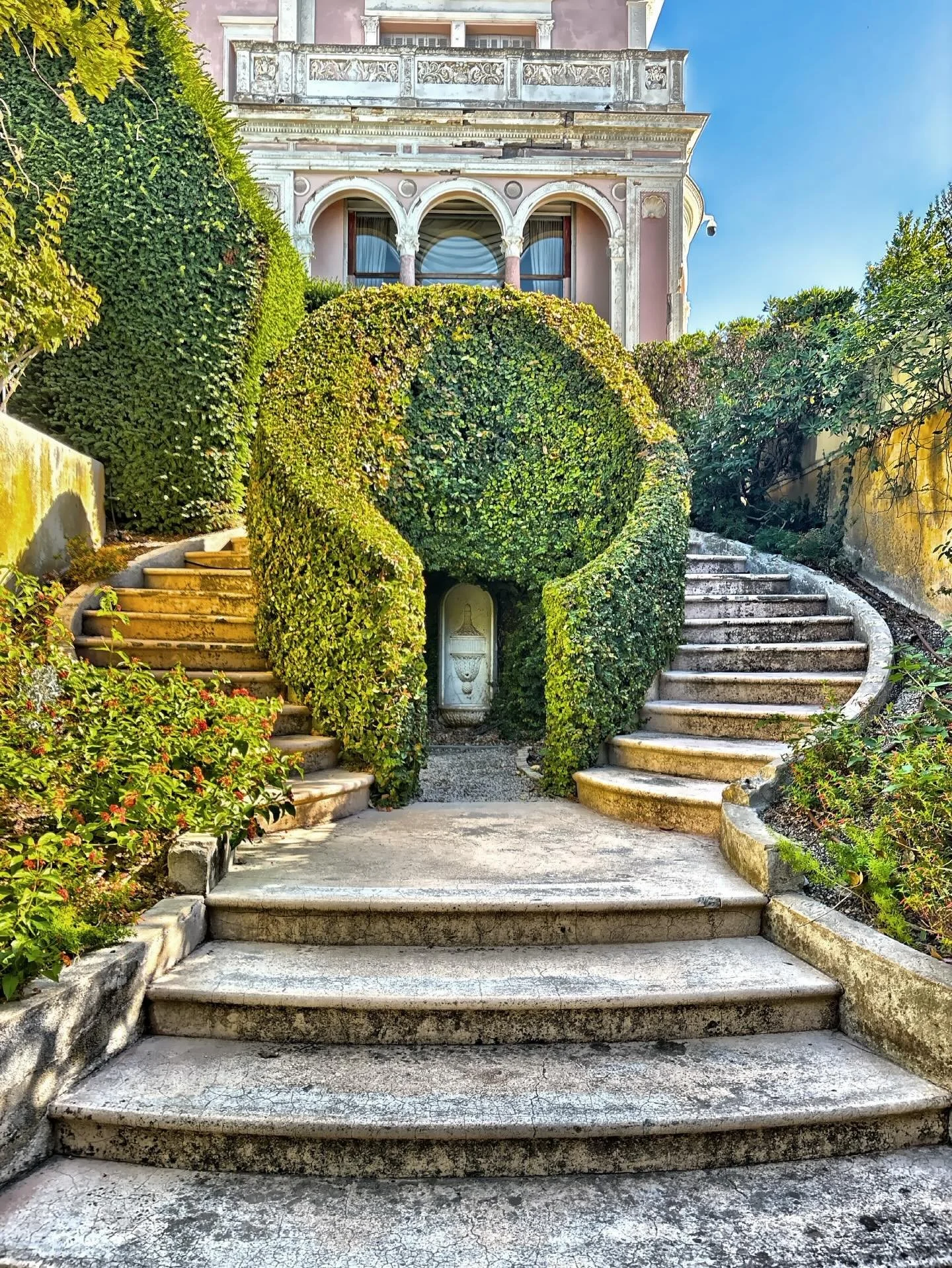 Located between Nice and Monaco, overlooking the Mediterranean, the Villa Ephrussi de Rothschild is a magnificent palace surrounded by nine themed gardens: French garden, Spanish garden, Florentine garden, stone garden, Japanese garden, exotic garden