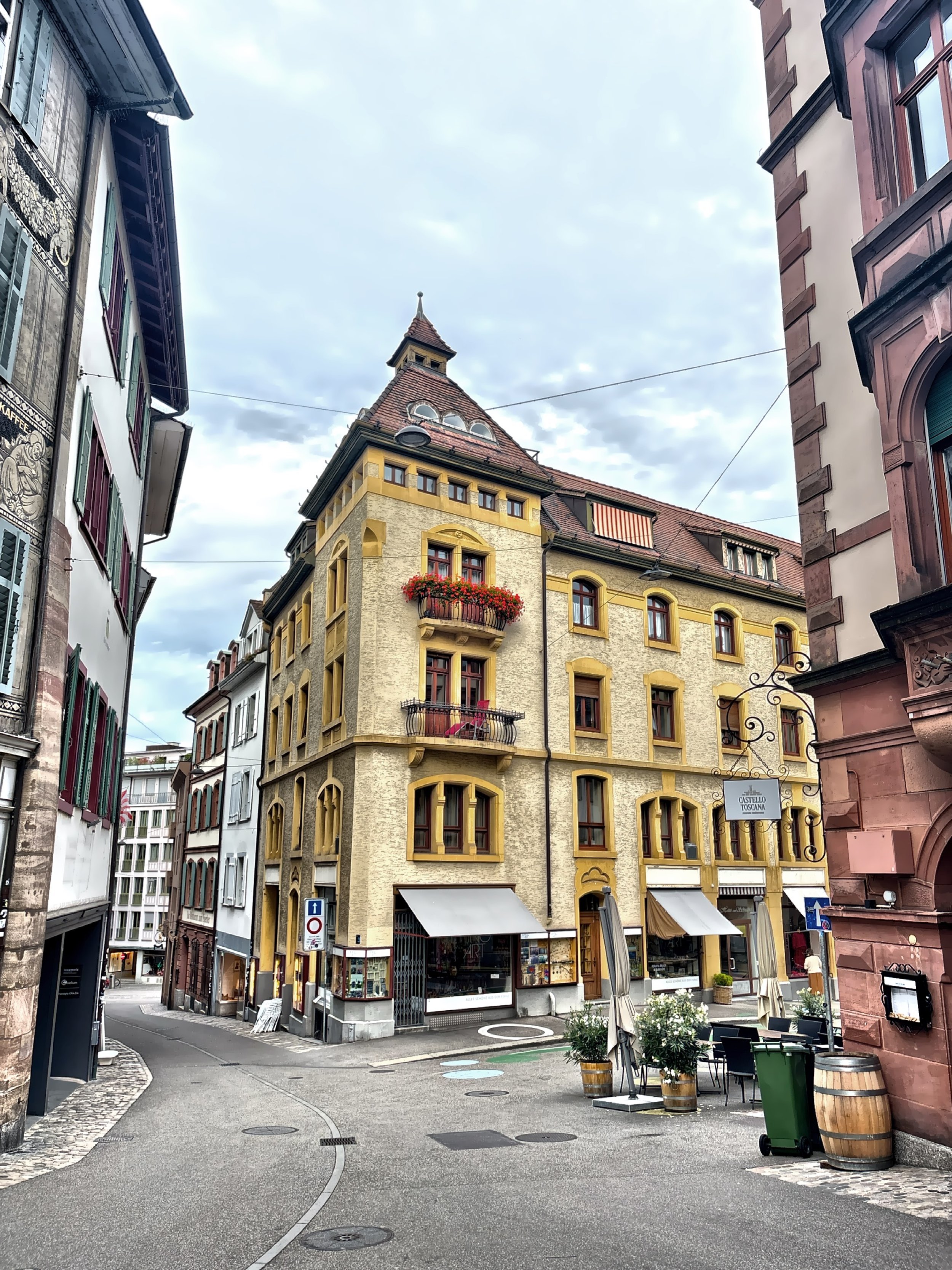  The Spalenberg district is part of the Old Town. 