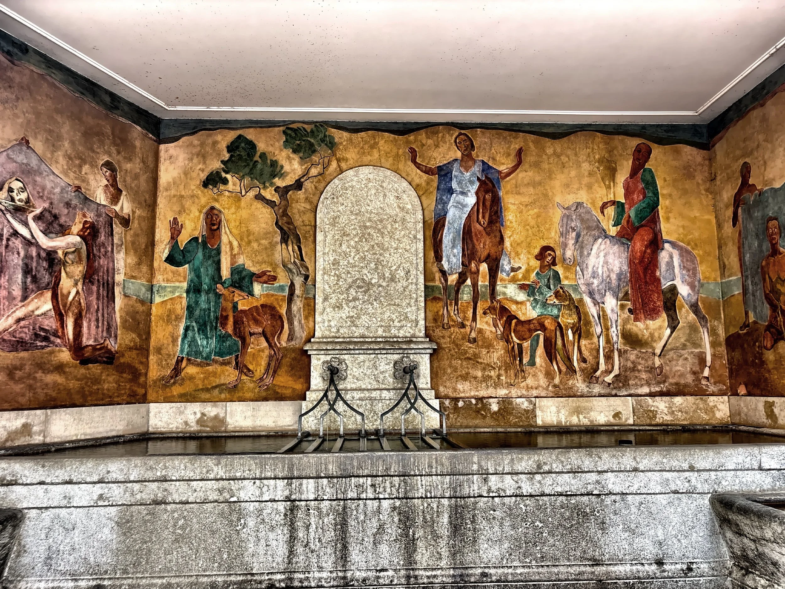  The background mural, titled ‘John the Baptist’, was created by artist Numa Donzé as a backdrop to the fountain. 