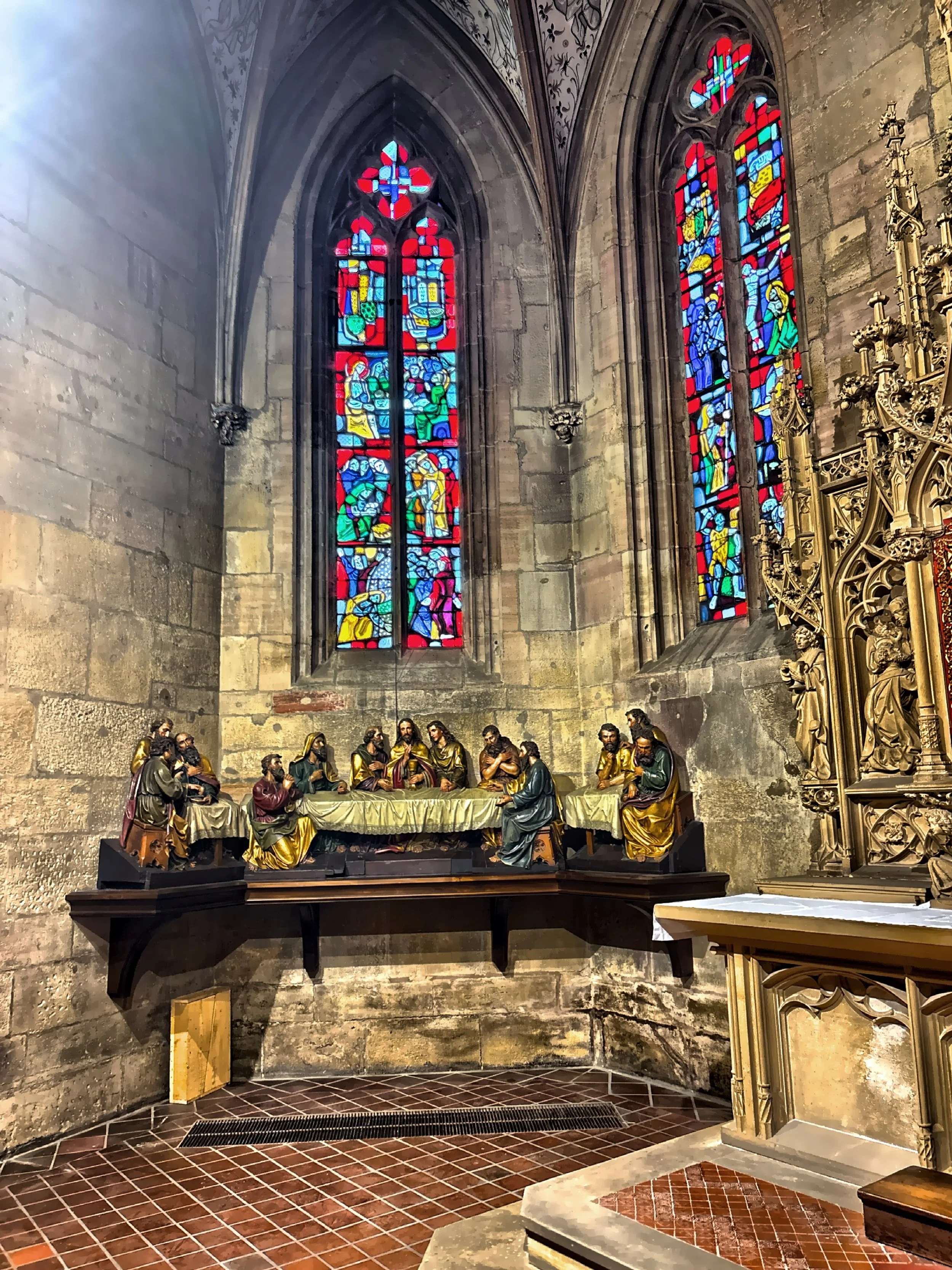  The wooden sculpture of the Last Supper. 