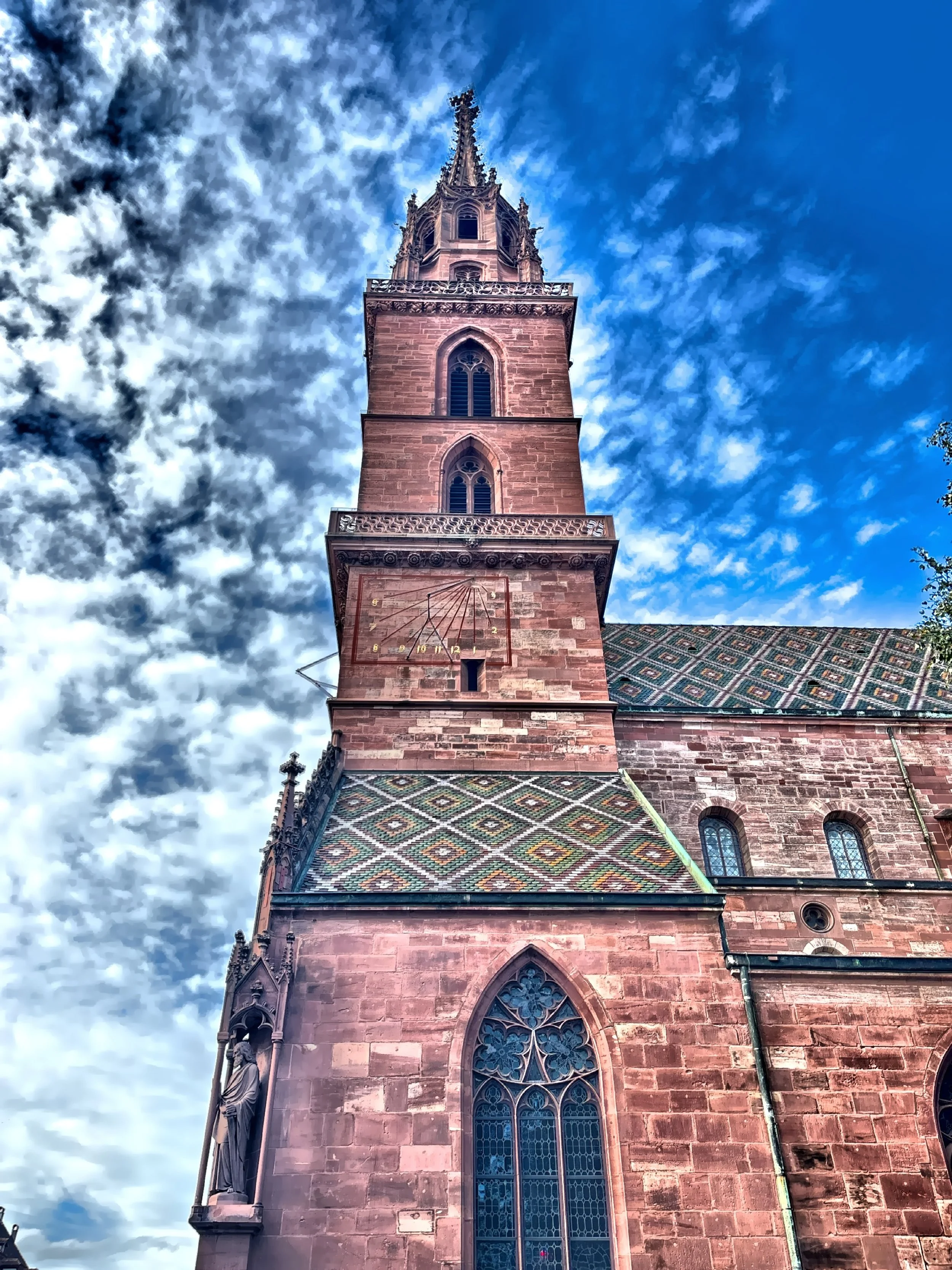  The red sandstone Basel Minster. 