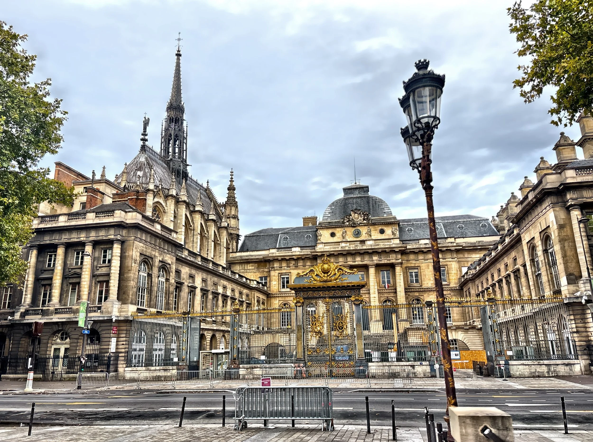  The exterior of the Palais de Justice complex along with Sainte-Chapelle. 