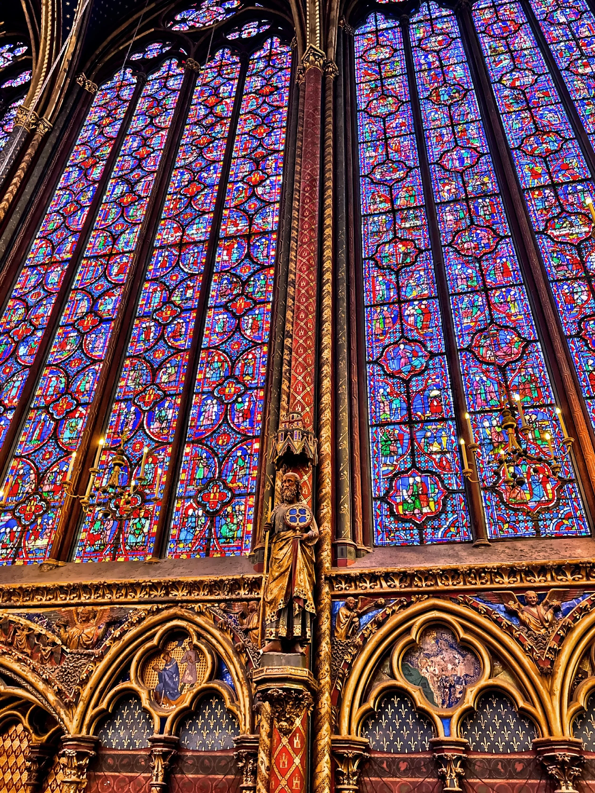  The elaborate decoration includes gilded carvings and statues. 