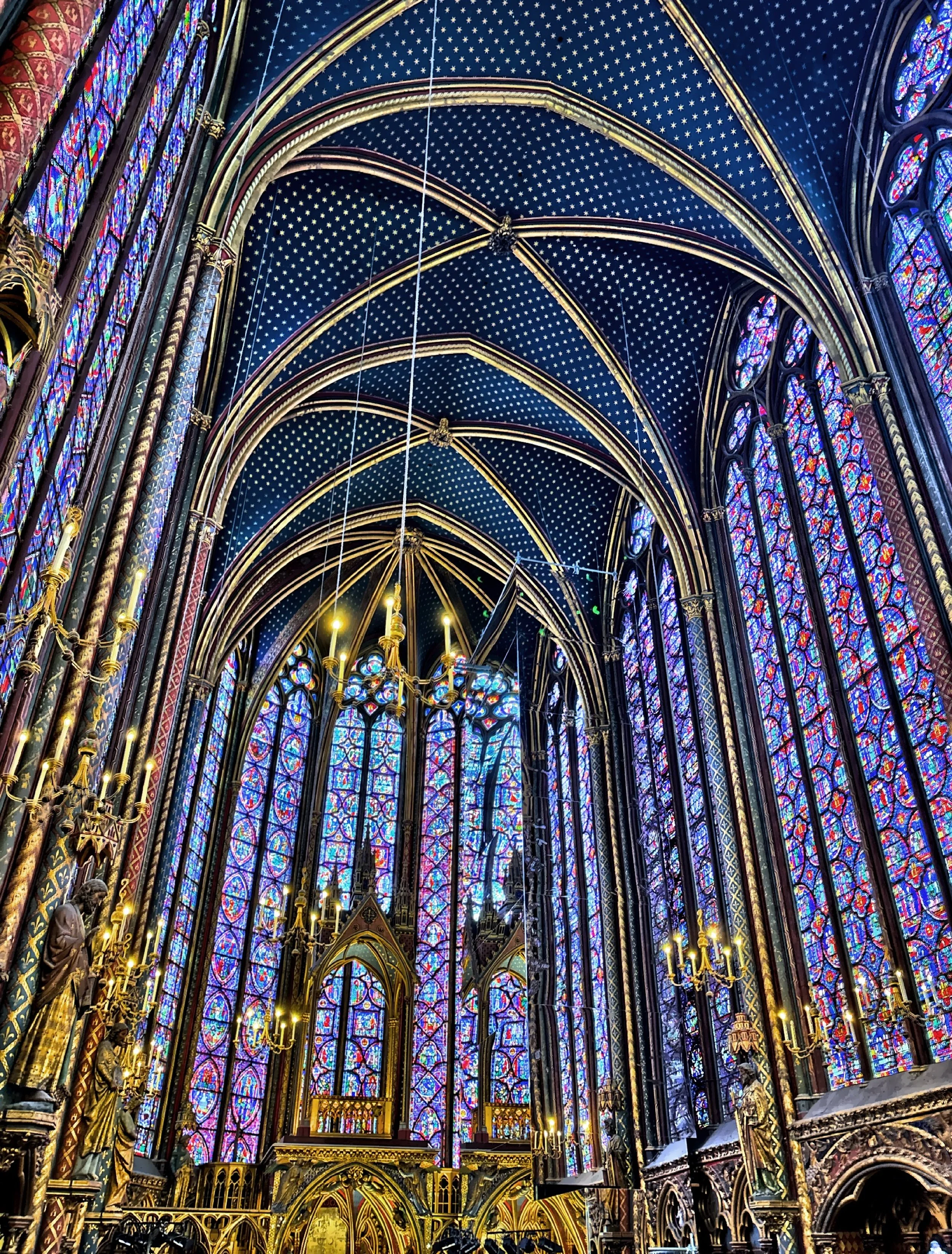  The chapel is often referred to as a ‘jewel box’ due to its intricate design and the way light fills the interior through the vibrant windows. 