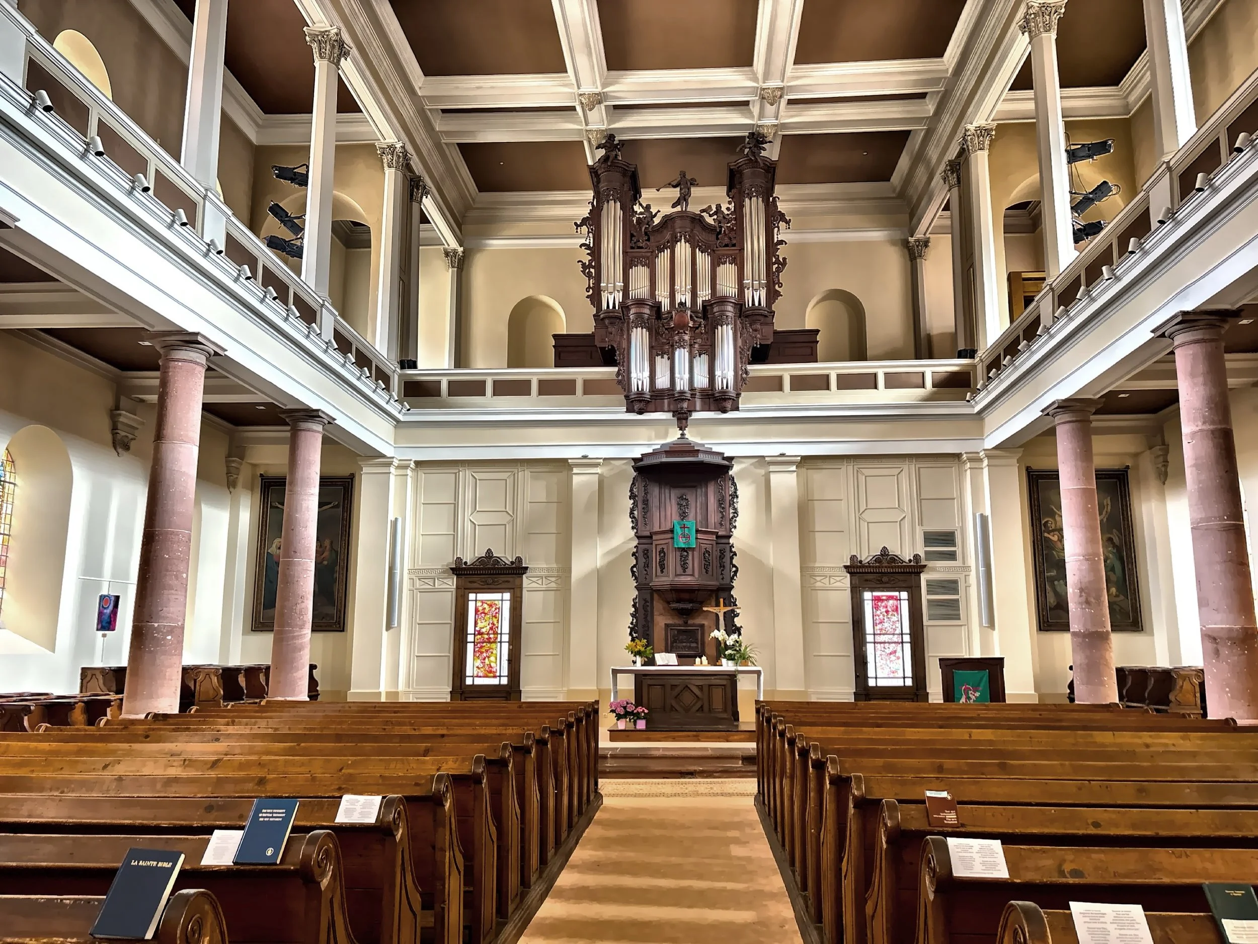  The interior of the Protestant Sainte Marguerite church. 