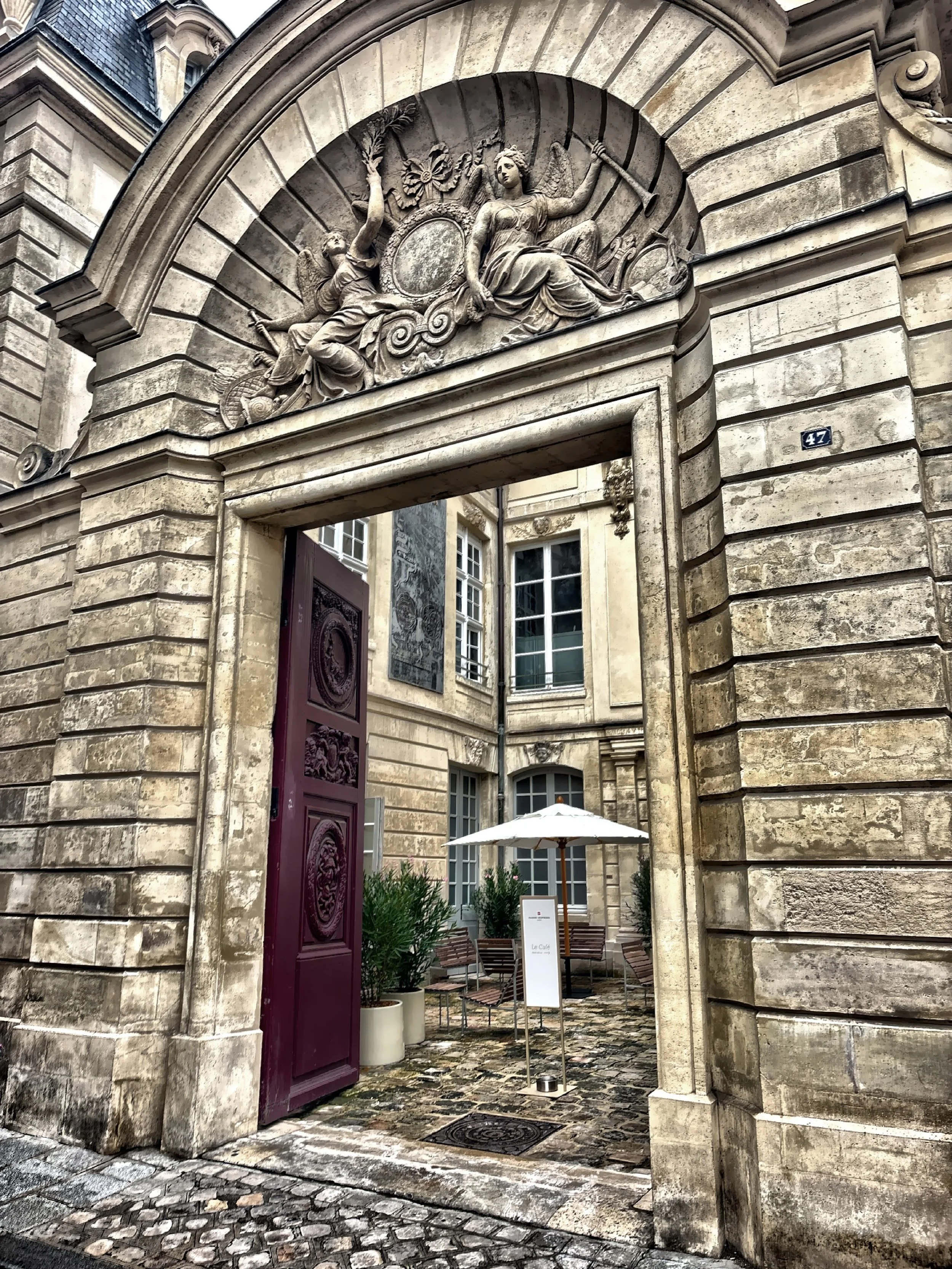  The courtyard entrance of the Hotel de Guenegaud. 