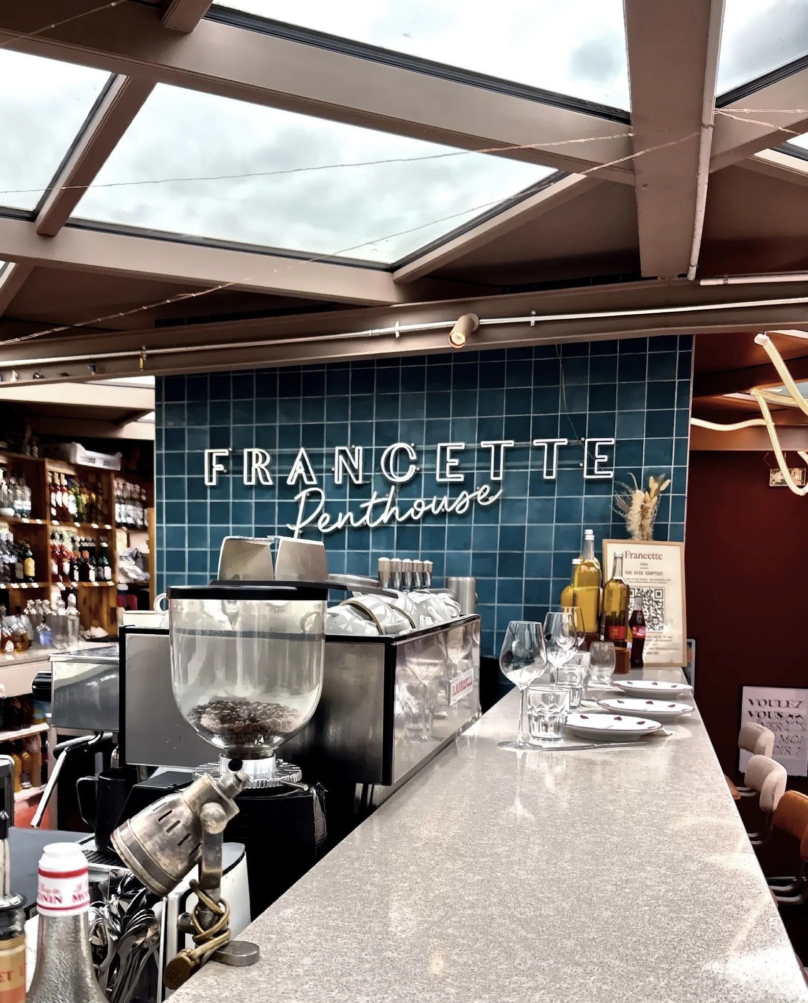  Francette is a restaurant and bar located in a floating barge on the Seine River near the Eiffel Tower.  
