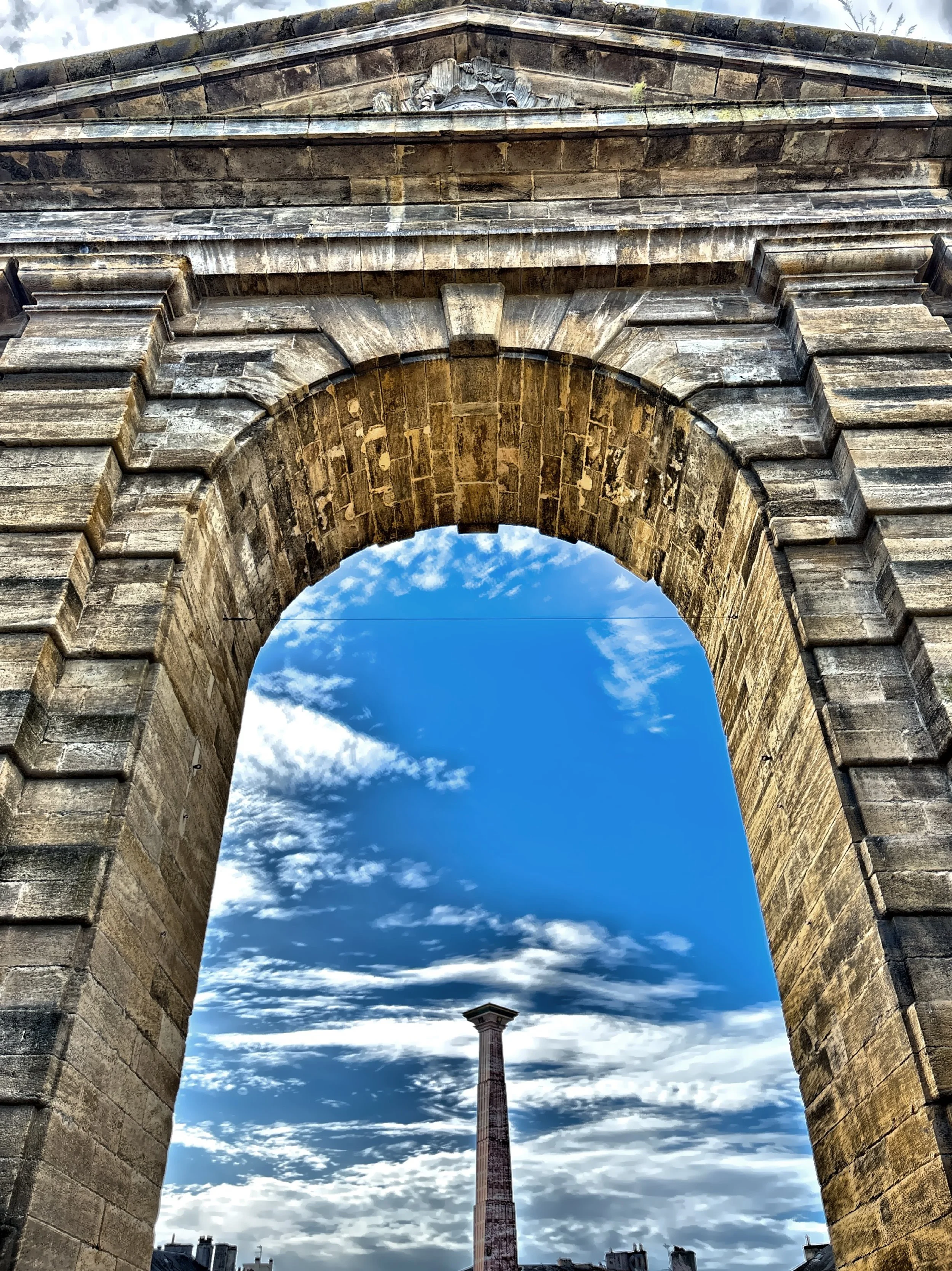  The Aquitaine Gate was built in 1753, and the obelisk was erected here in Victory Square in 2005.   