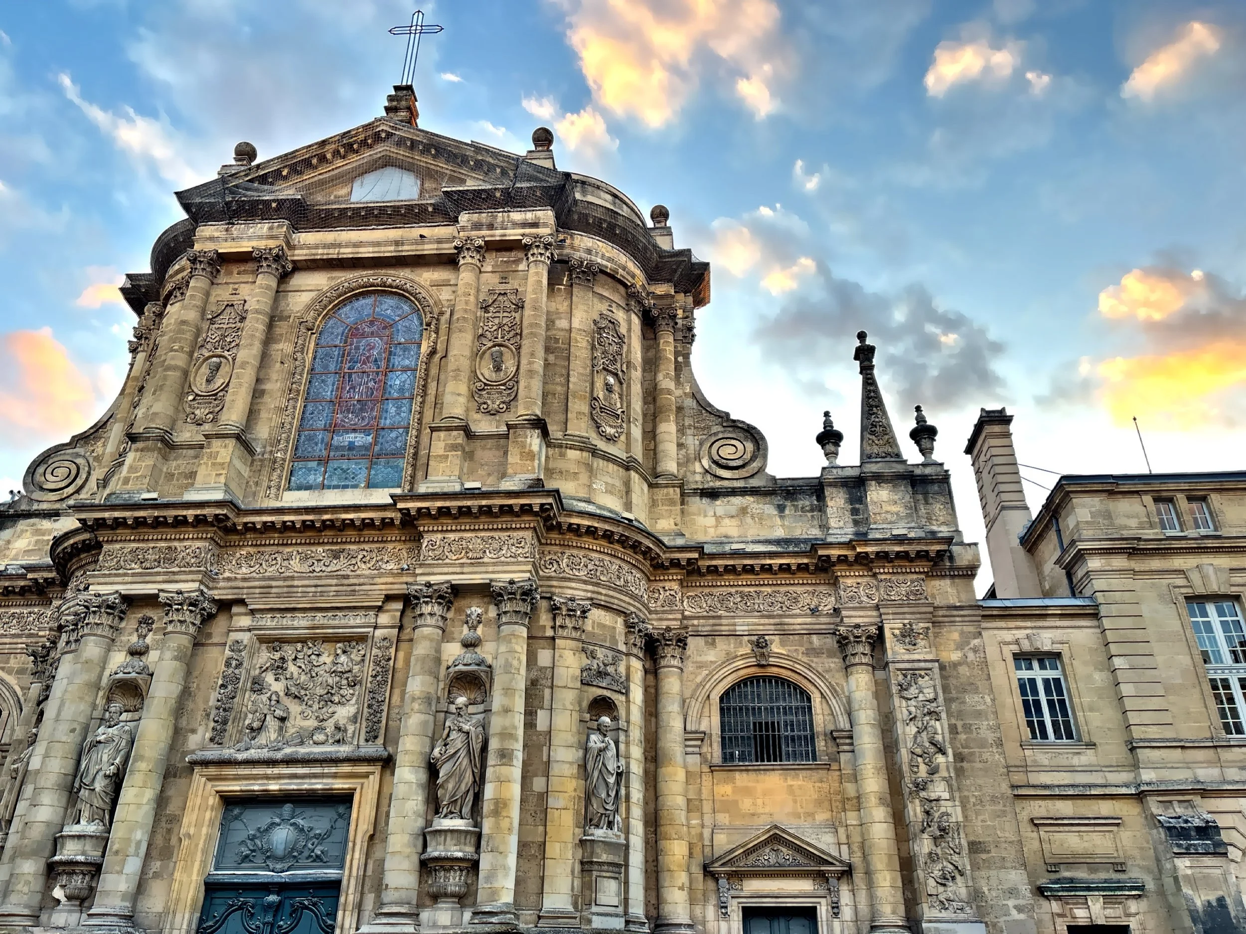  Church of Norte-Dame was built in the late 17th century and was inspired by the Church of the Gesu in Rome. 