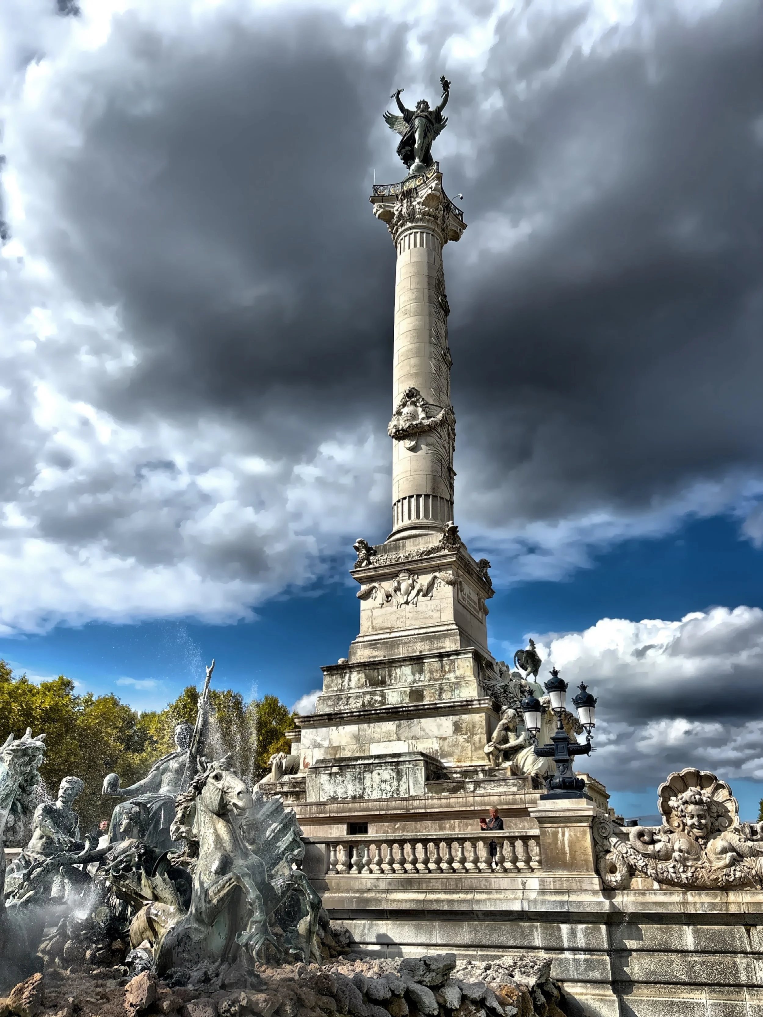  Monument aux Girondins is in the heart of the city in, Place des Quinconces, one of the city’s largest squares in Europe. Erected between 1894 and 1902 and seven as a memorial to the Gorondin deputies who were executed during the Reign of Terror of 