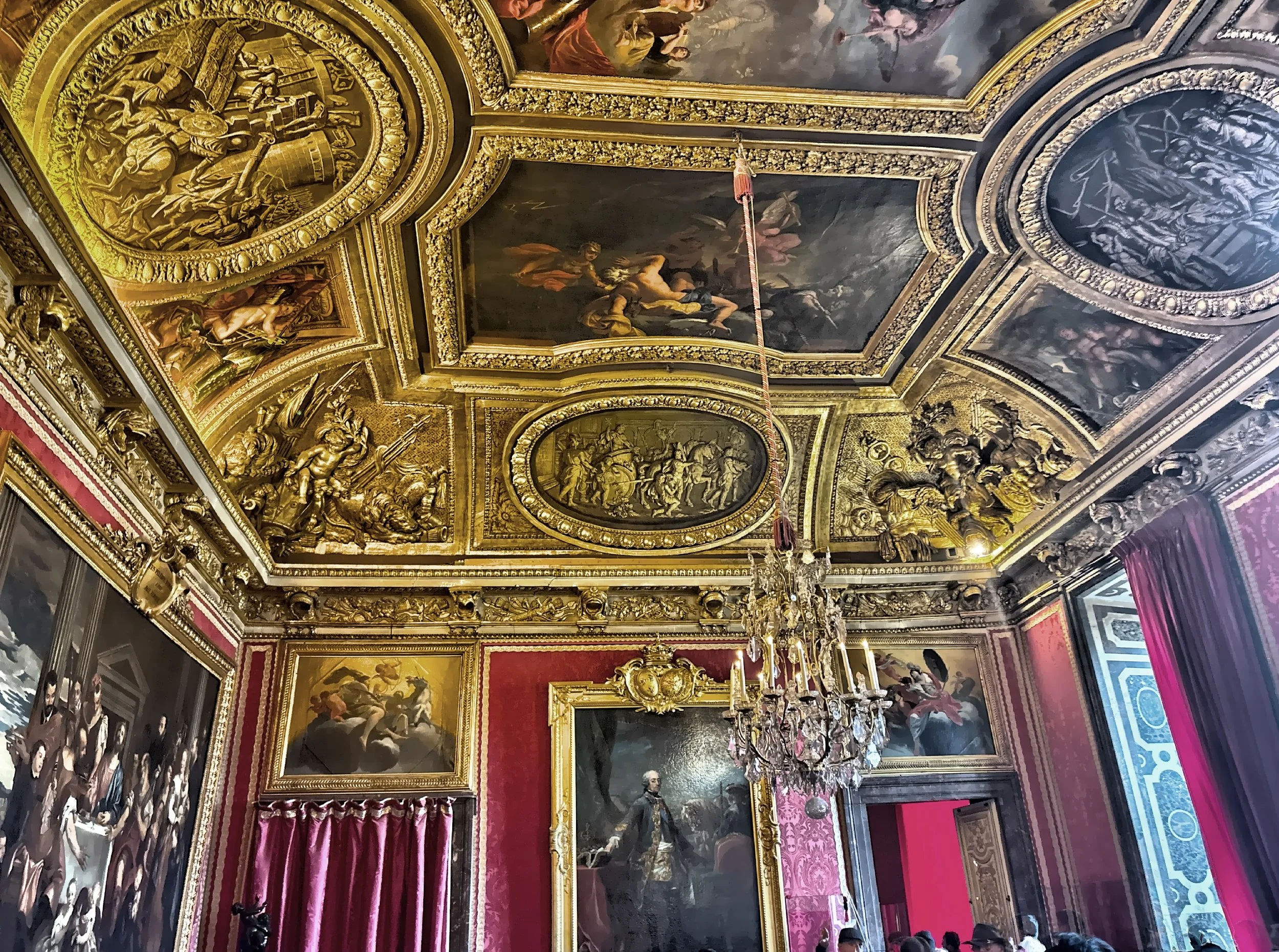  The ceiling of Salon of Mars 