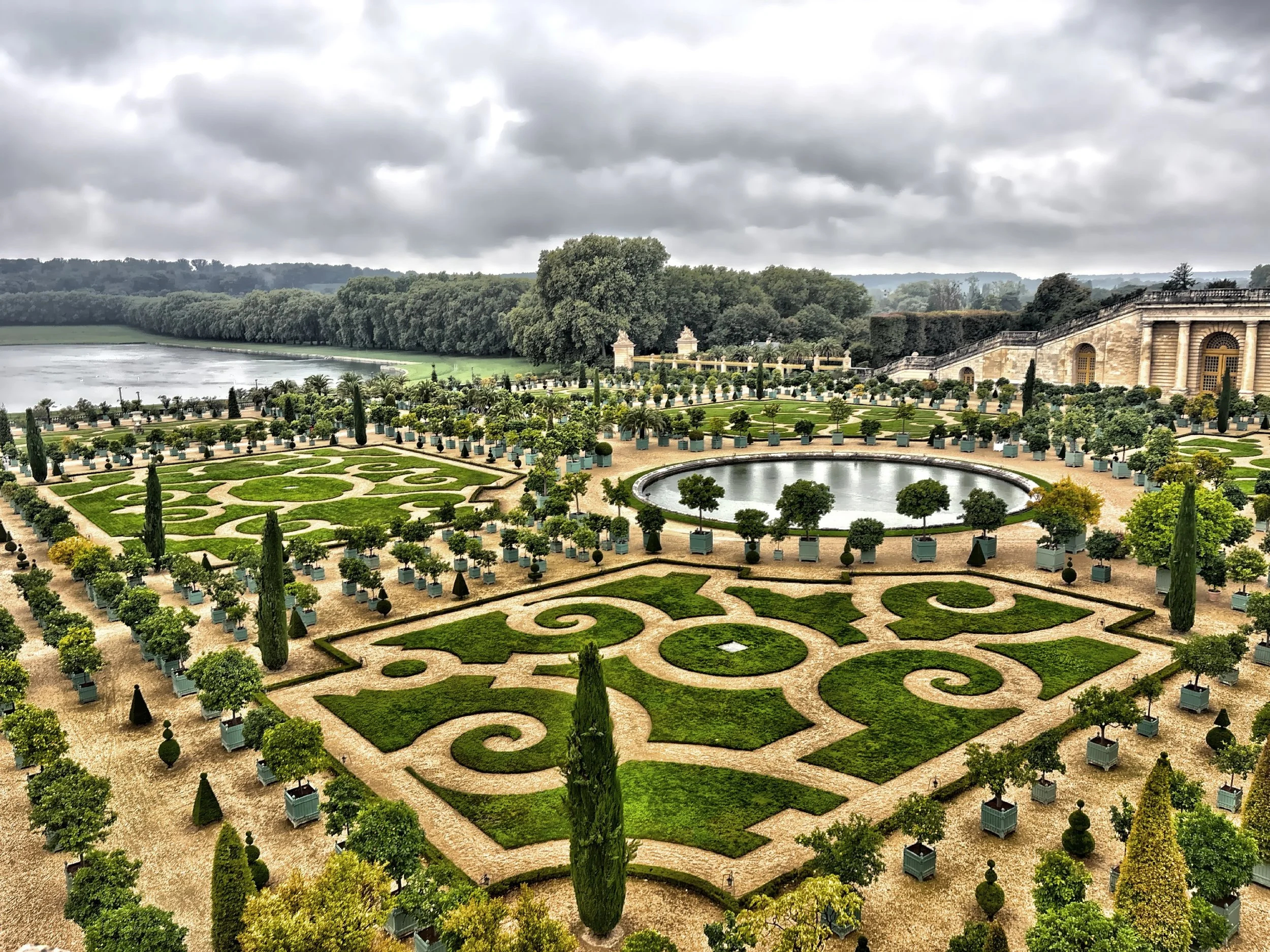  Royal gardens that stretch beyond imagination. 