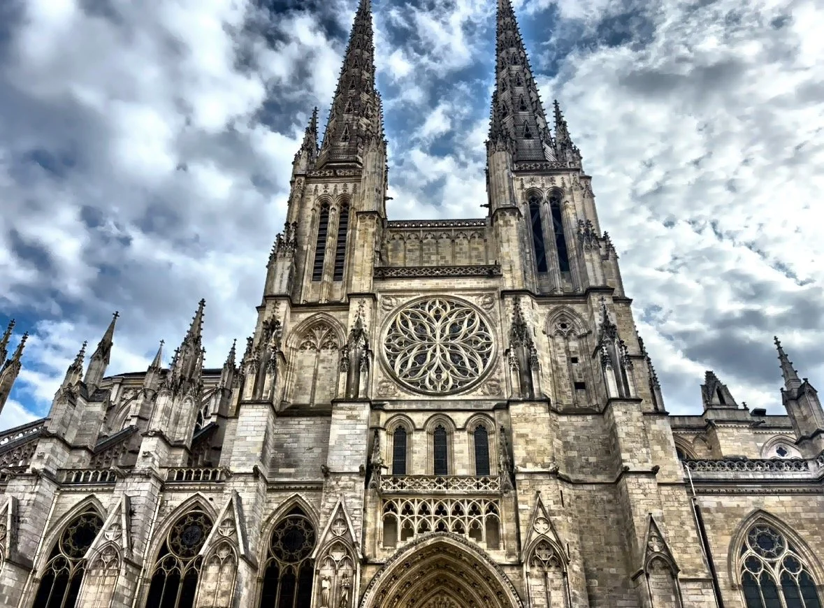  The Bordeaux Cathedral built between the 12th and 16h centuries has a separate bell tower, the Tour Pey-Berland, built in the 15th century because the cathedral itself was too fragile to support heavy bells. For many years after it was built, the to