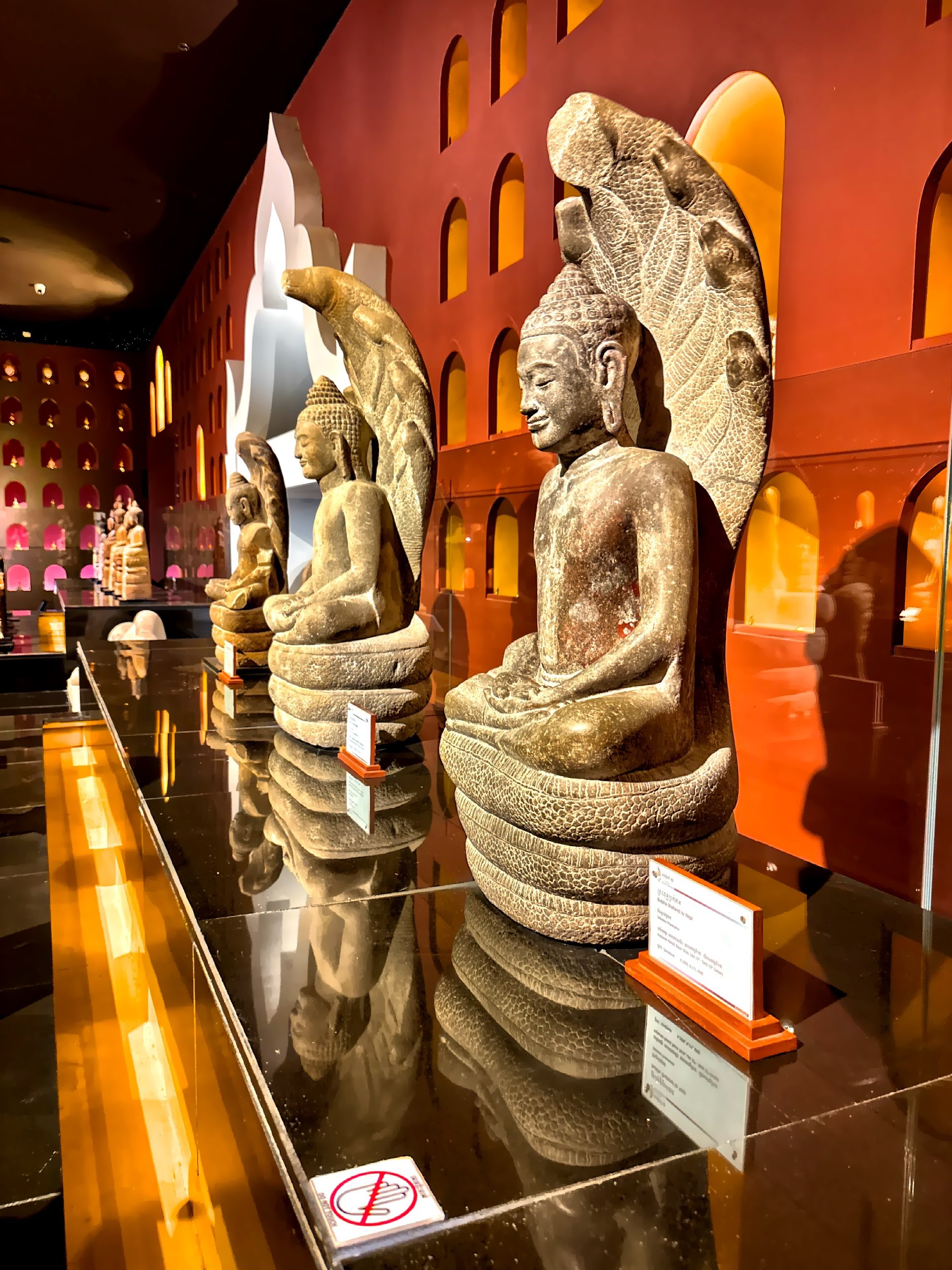  The 1,000 Buddha Gallery the most prestigious collection of Buddha statues and relics ever assembled covering different art-styles, postures, and materials. 