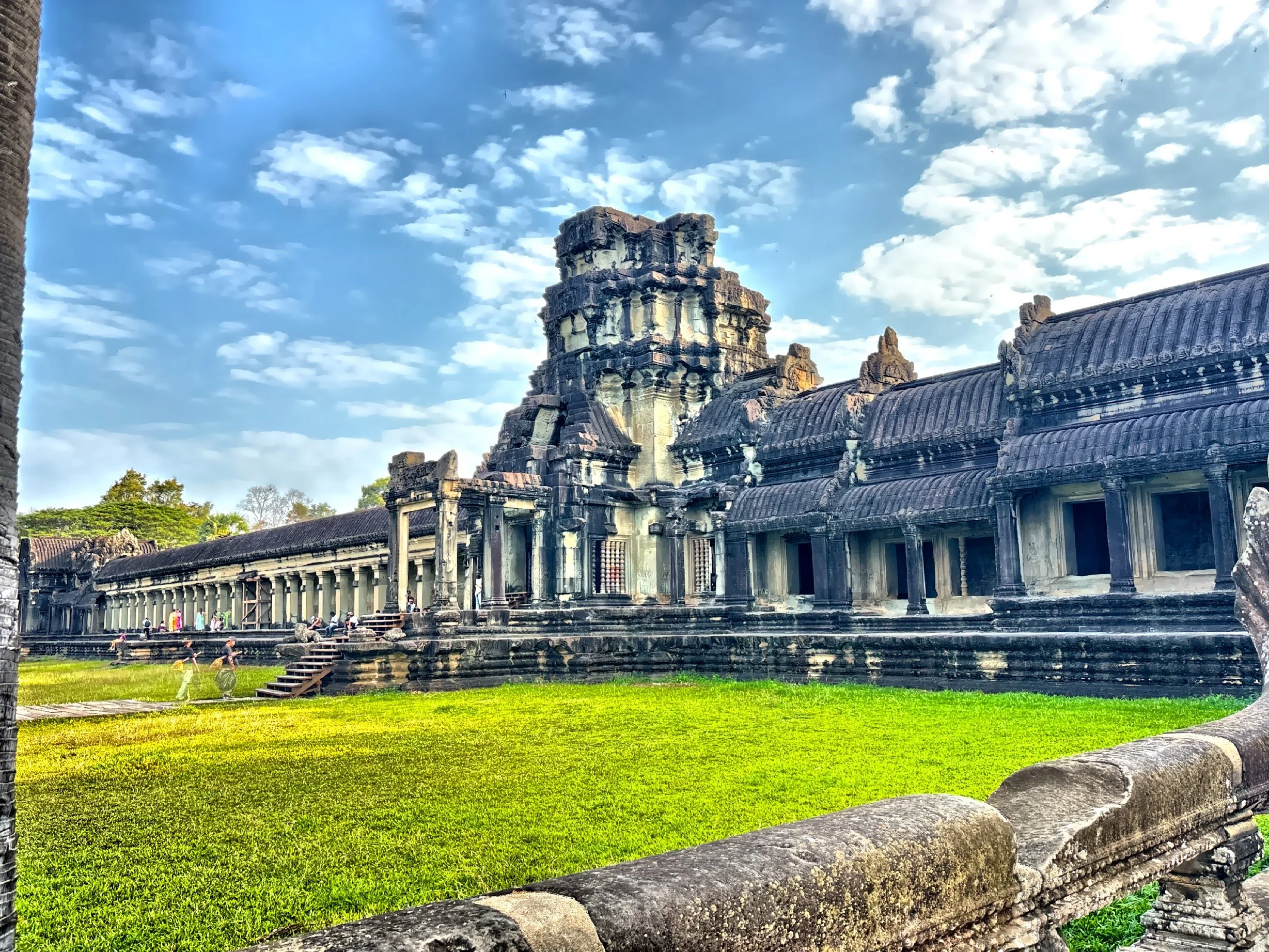  The symmetry of the layout, the precision of the galleries, and the iconic central towers are a testament to the genius of Khmer architecture. 