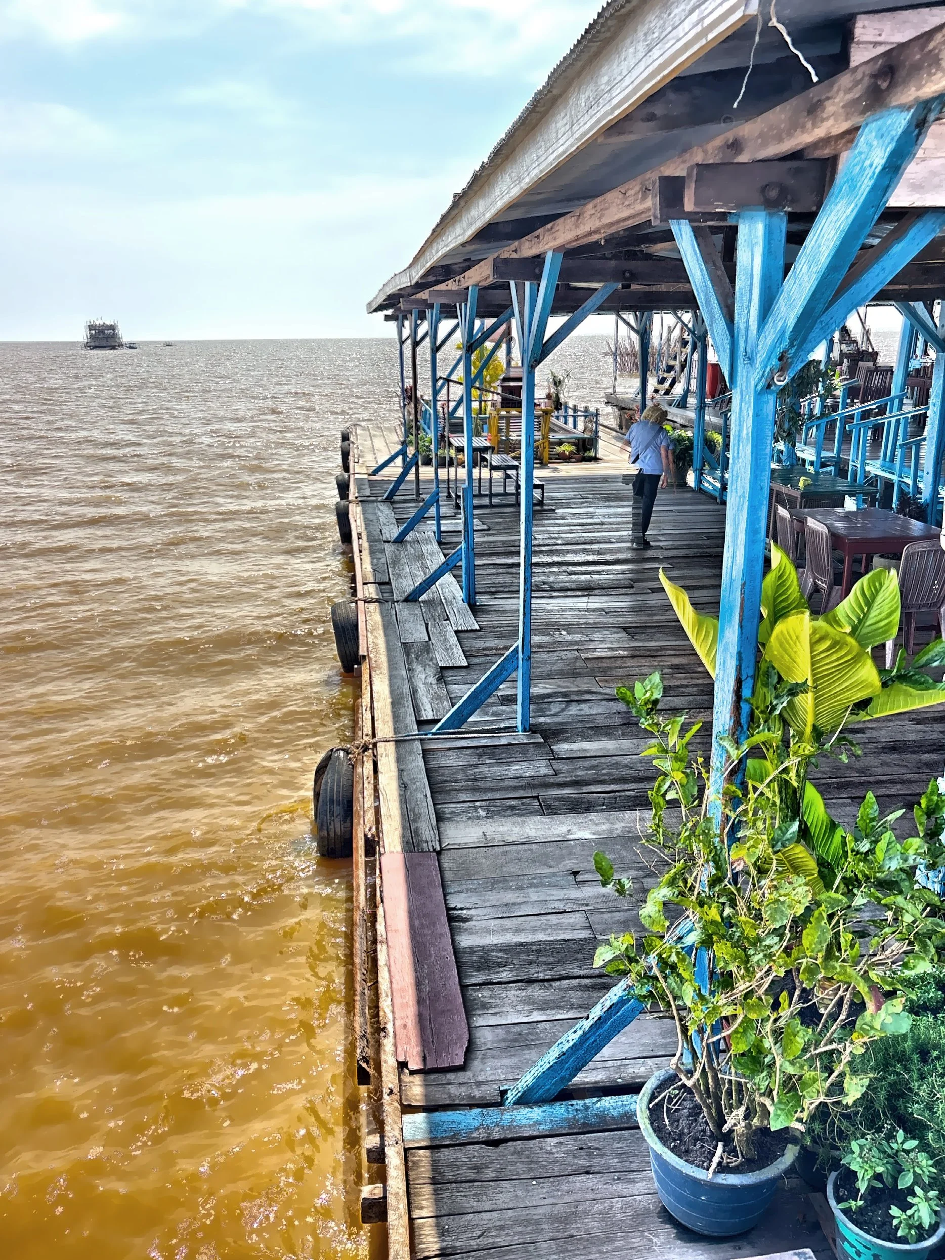 Inside the floating market. 