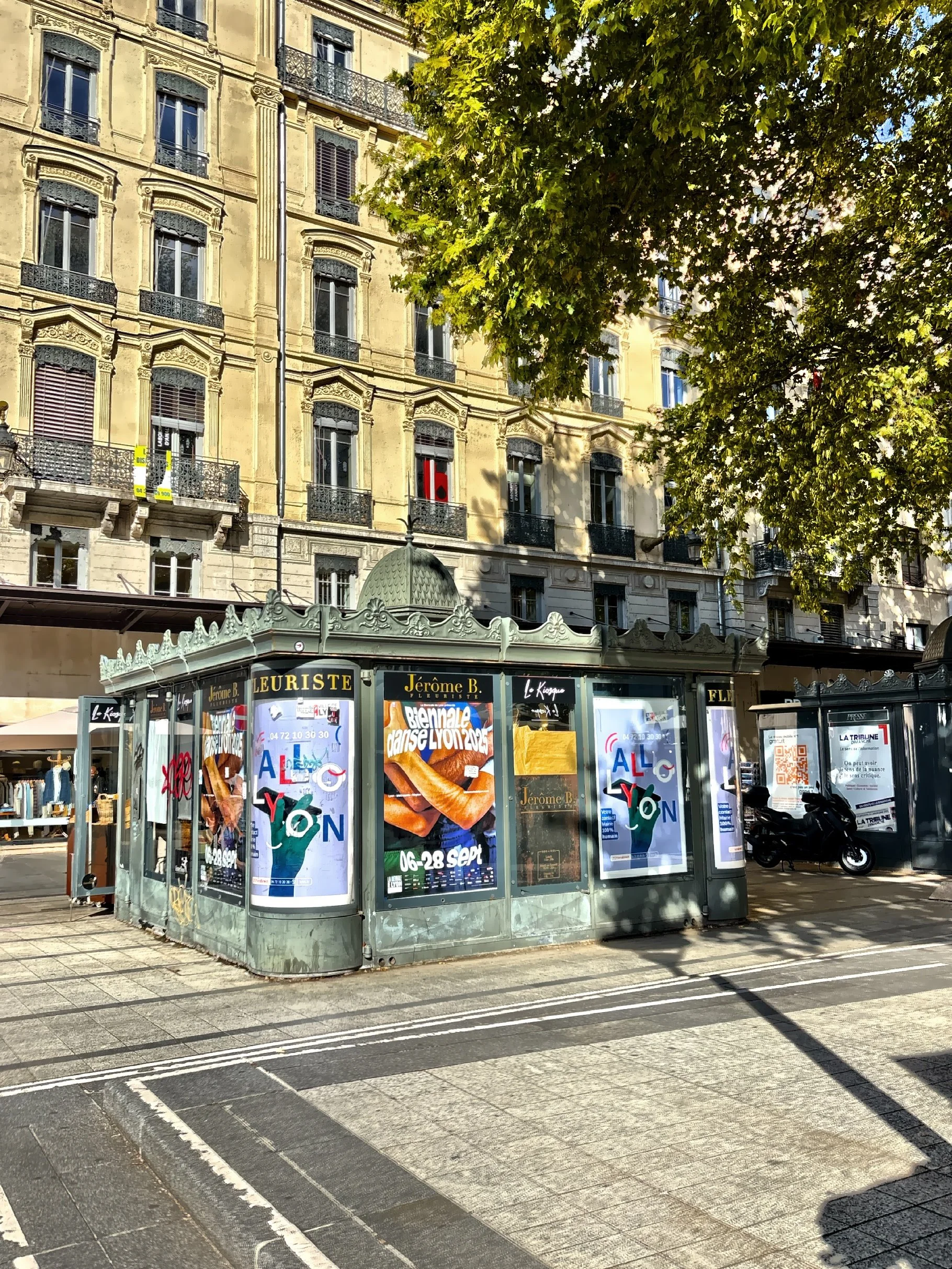  A classic newspaper kiosk. 