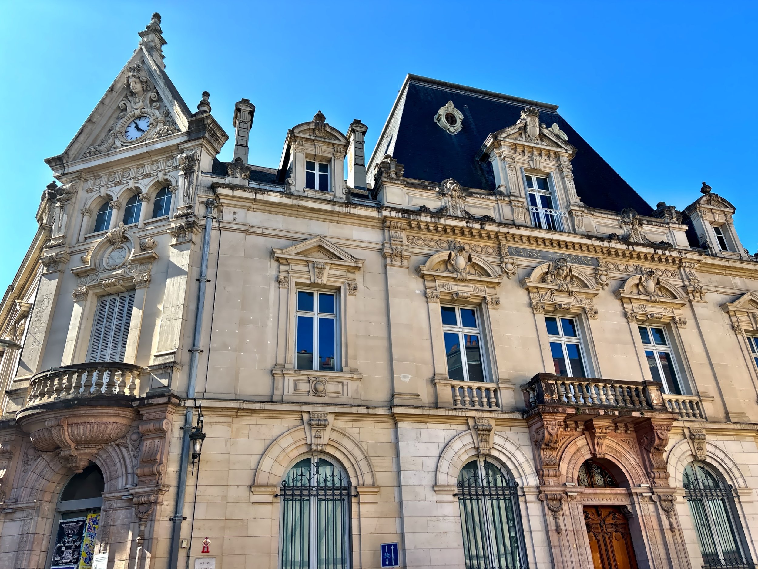  This historic local bank building is now the Hotel de la Caisse d’Epargne de Dijon. 