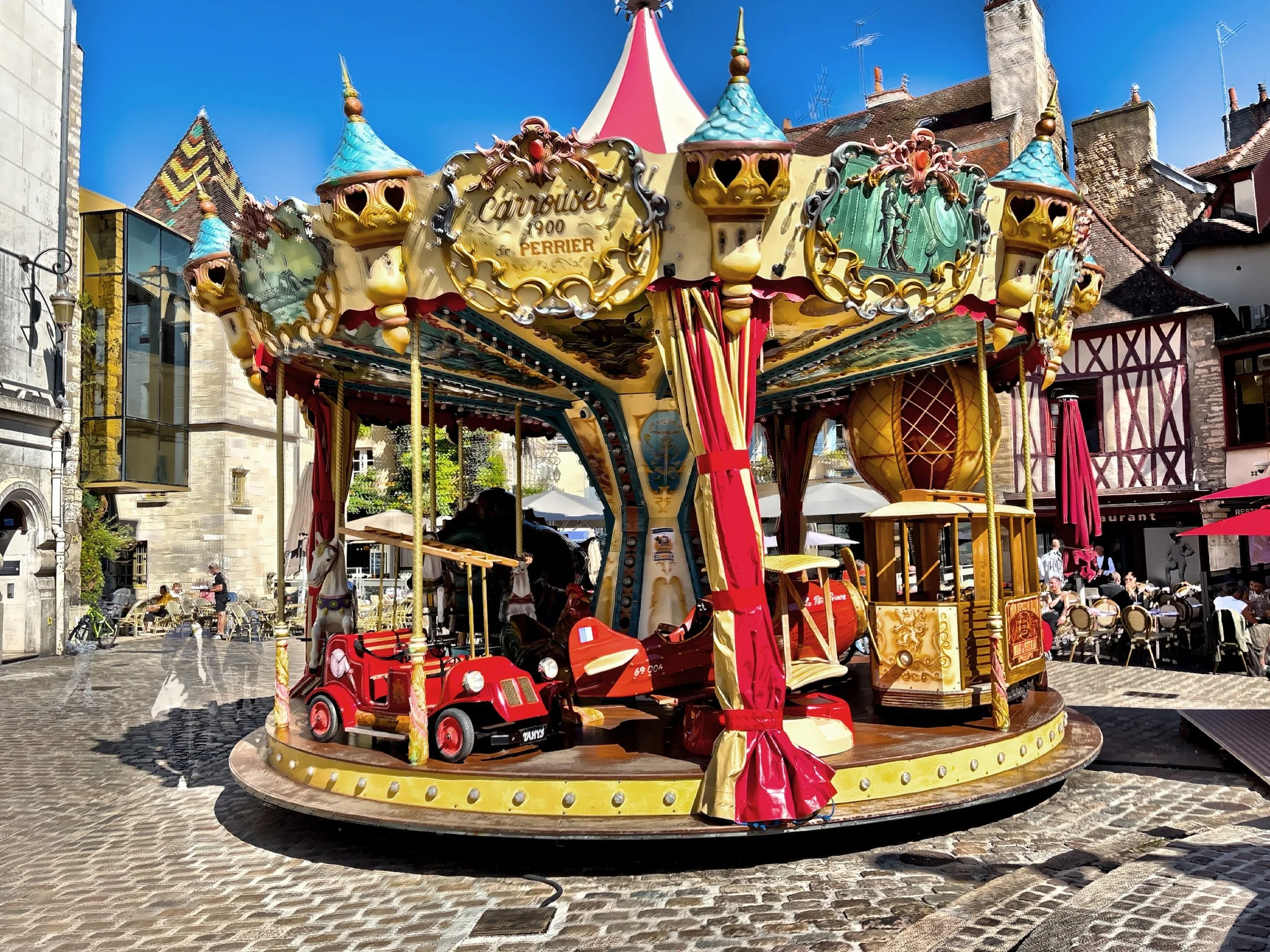  A vintage-style carousel. 