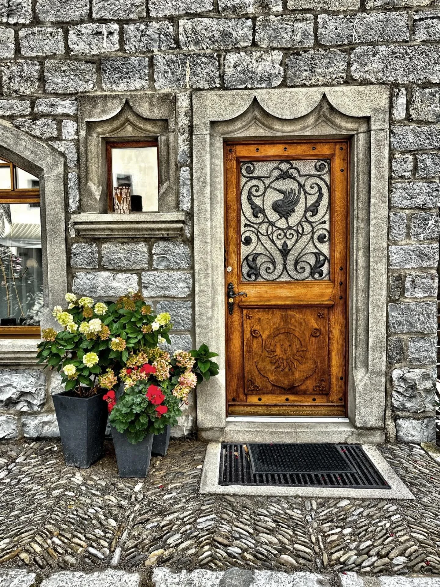 The moment you step through the old town gate, the modern world fades away. Cars disappear, cobblestones take over, and the air fills with the soft clang of cowbells drifting from the pastures below. #gruyeresswitzerland #switzerland #oldtowngruyere 