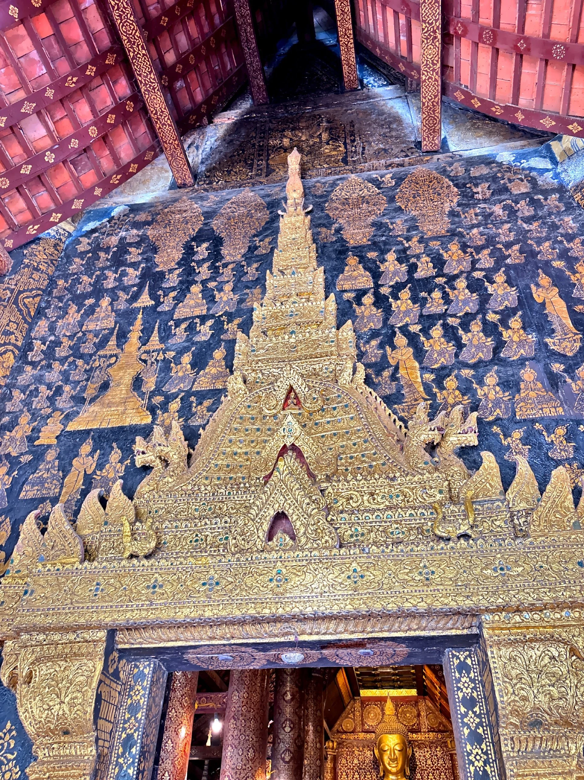  This served as a royal temple for centuries, witnessing coronations and religious ceremonies. 