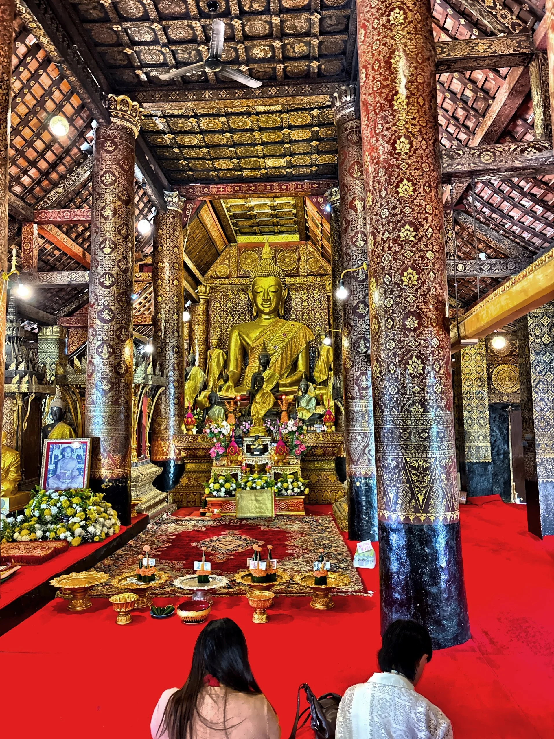  The interior houses numerous Buddha images, elaborate mosaics and ornately carved columns.  
