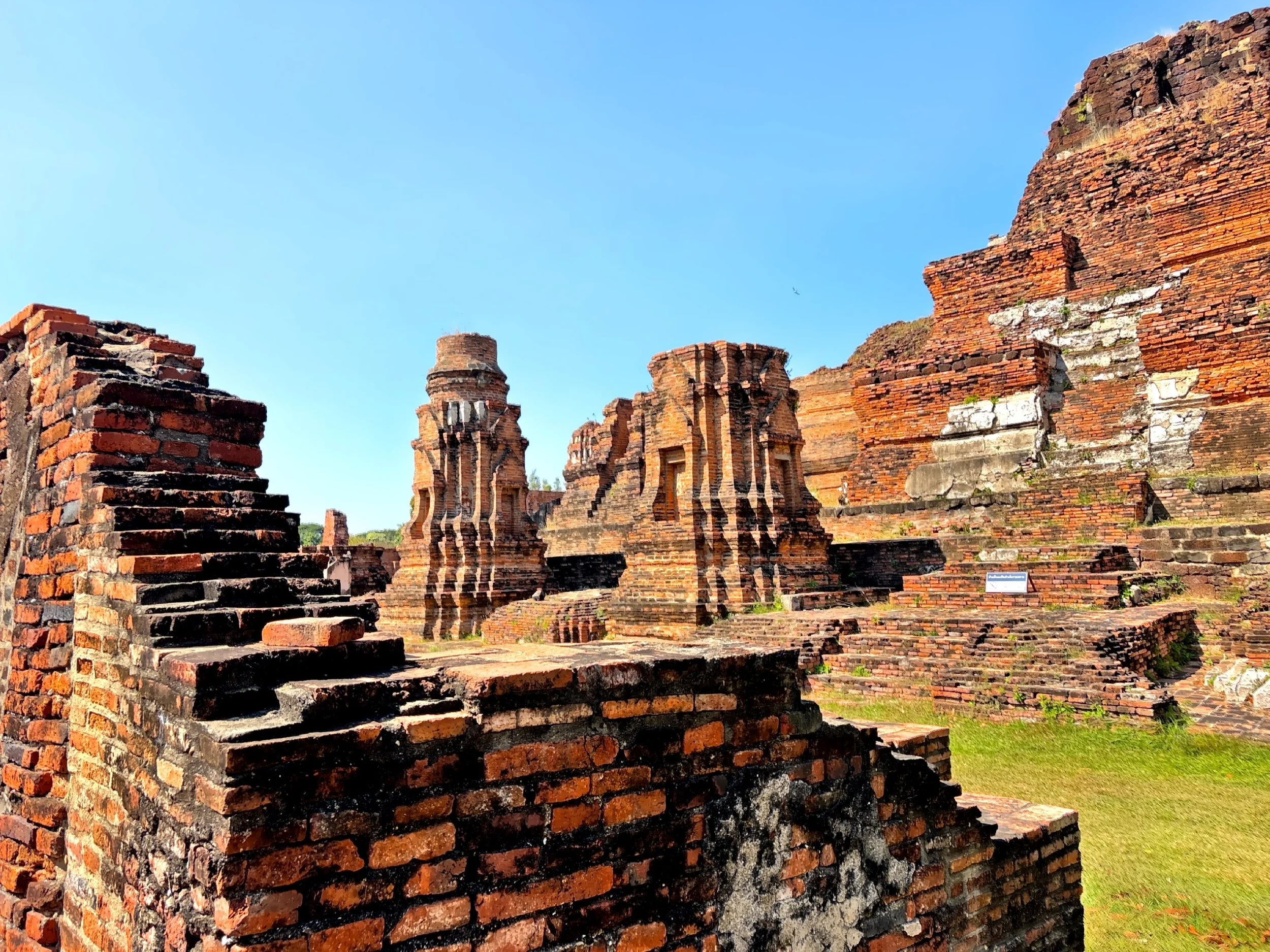  Numerous chedis, prangs, and Buddha statues highlight Khmer and Thai influences. 