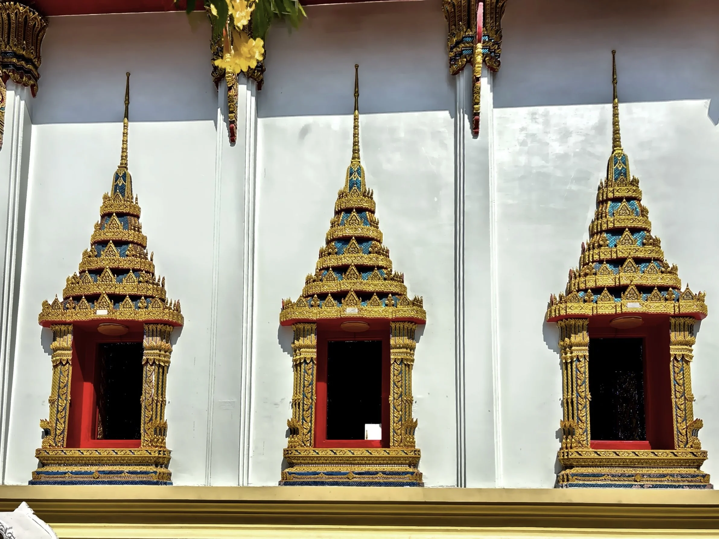  A row of ornate traditional windows from Wat Suwannaram. 