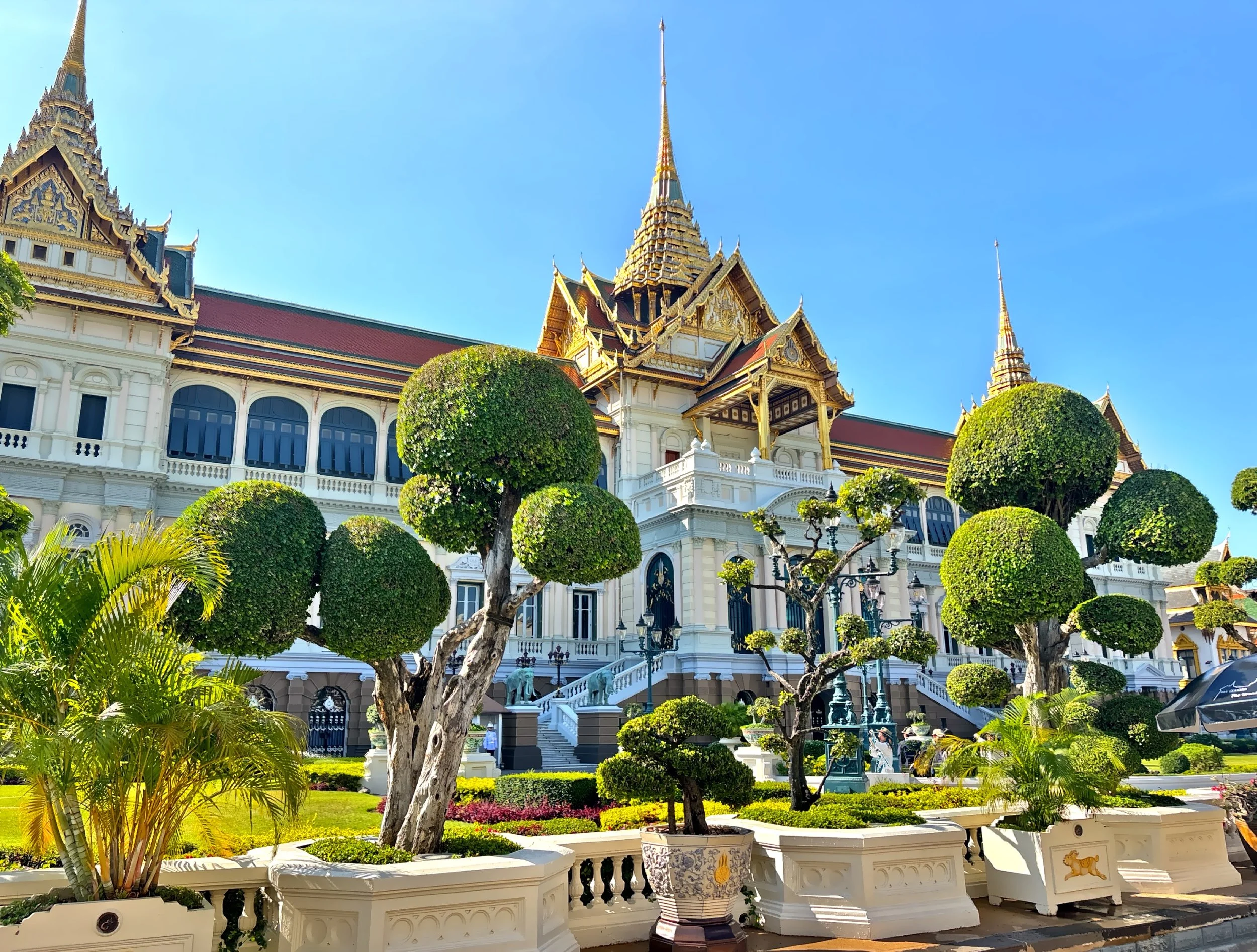  The Chakri Maha Prasat Throne Hall, with its blend of traditional Thai and European architecture. 