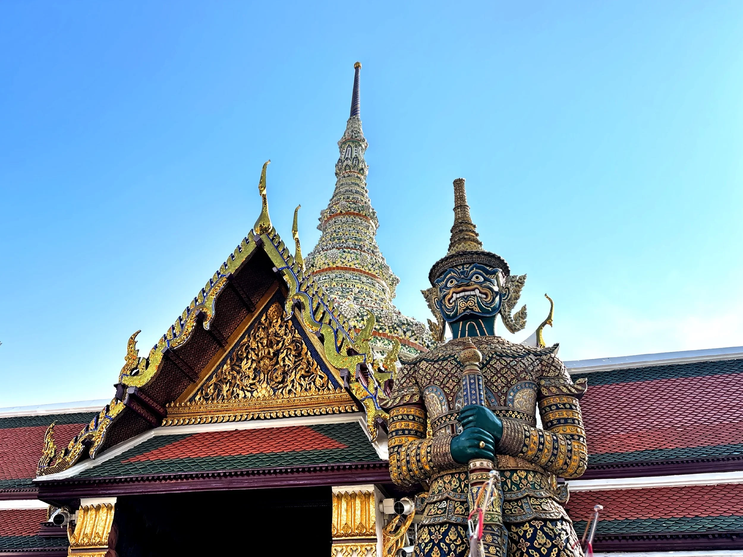  A Yaksha guarding the pagoda entrance 