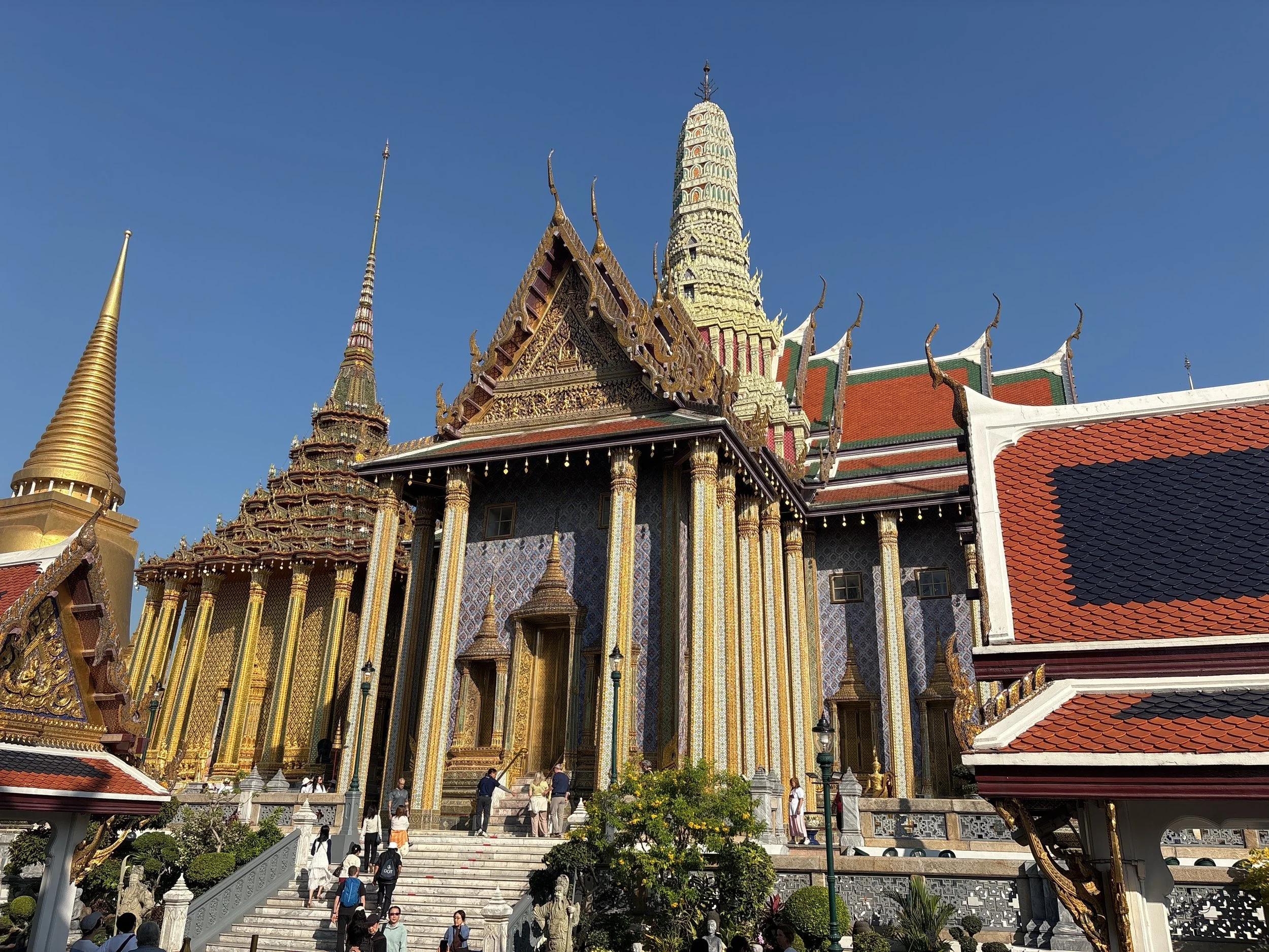  The Temple of the Emerald Buddha (Wat Phra Kaew). 