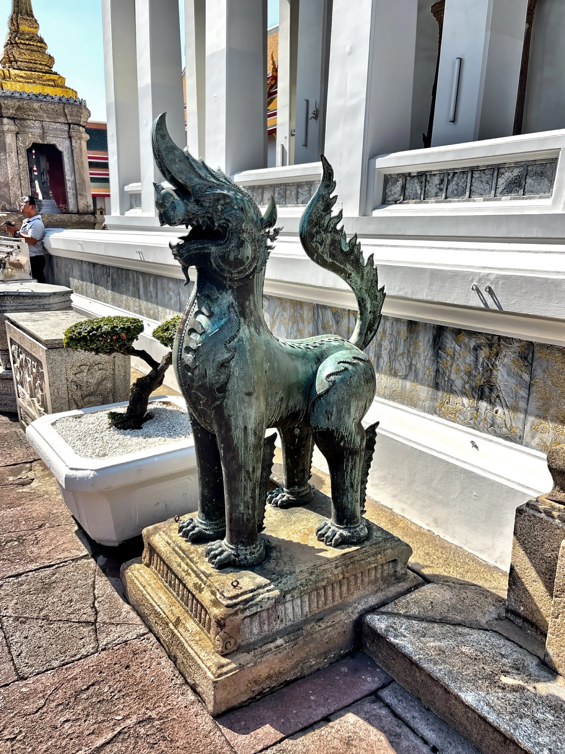 A bronze Singha guardian lion statue 