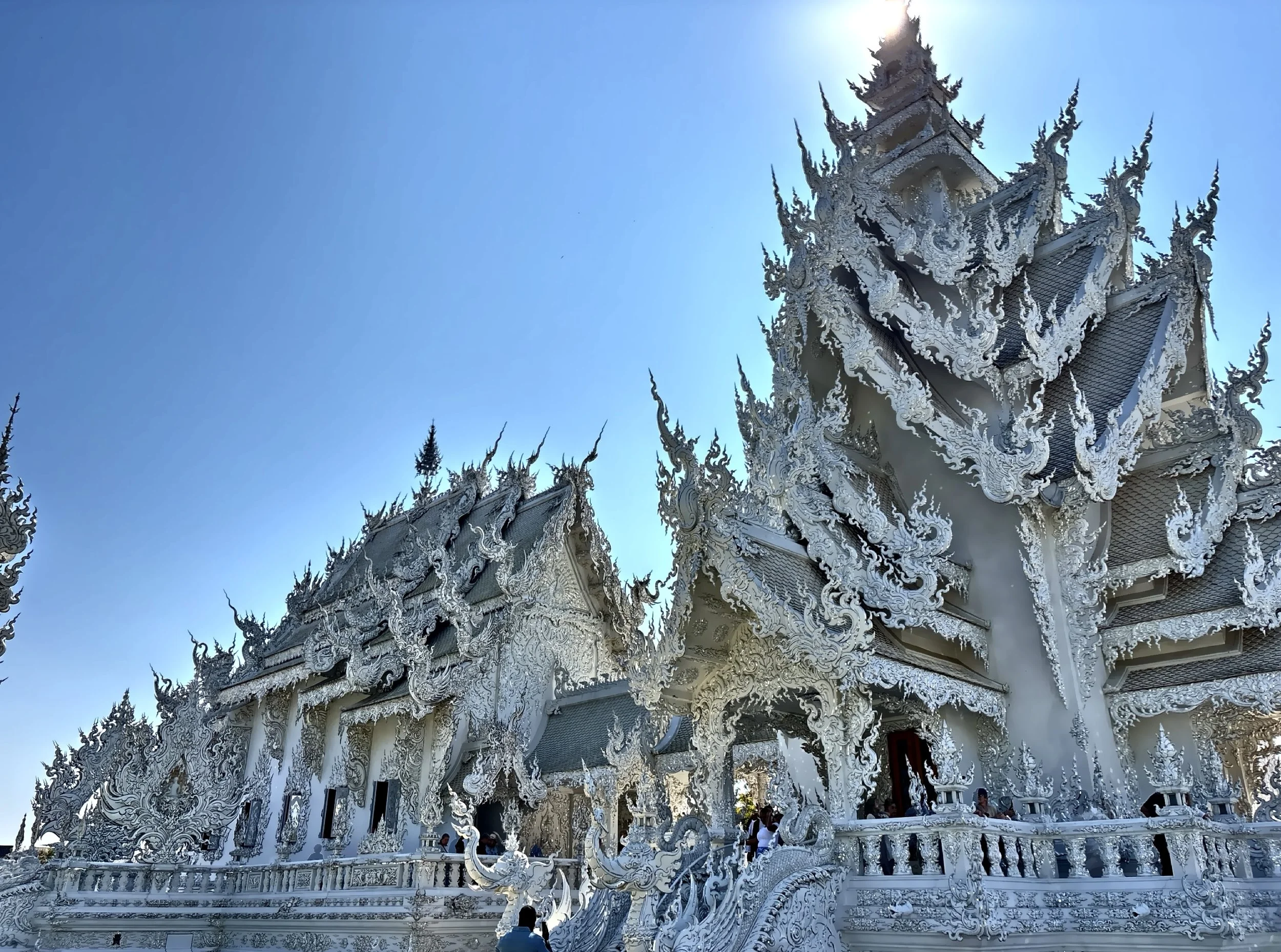  The temple is entirely white, symbolizing purity and the Buddha’s wisdom. 