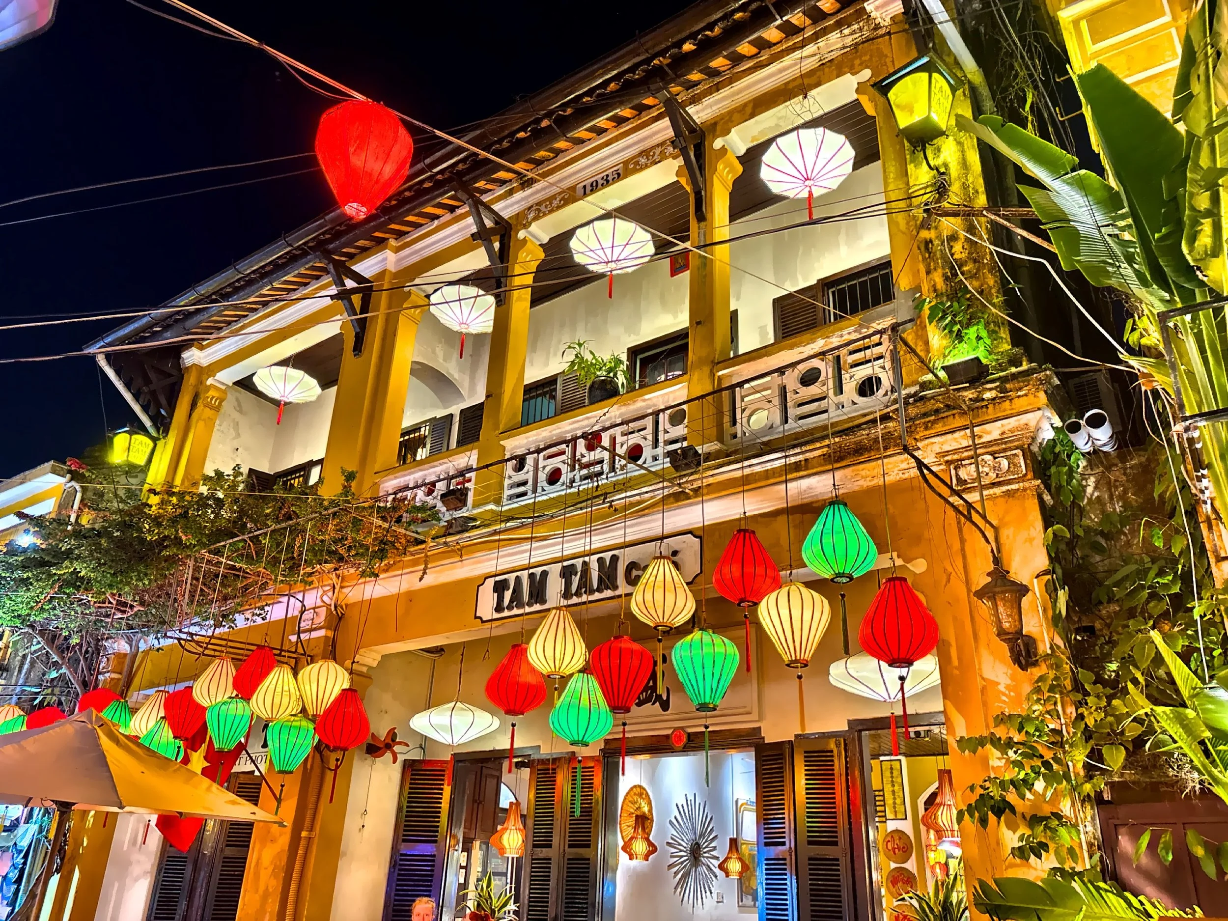  As night falls, the entire town lights up in soft colors, creating a dreamy, storybook-like atmosphere that is memorable. 