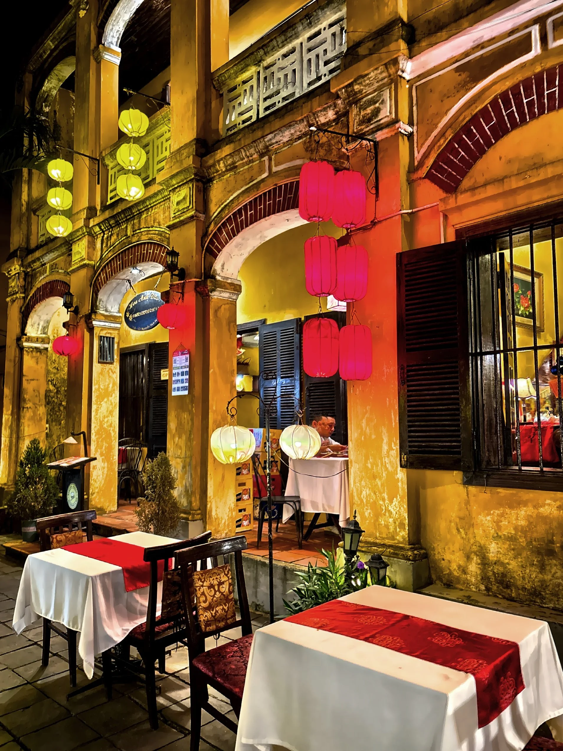  An open-air courtyard restaurant 