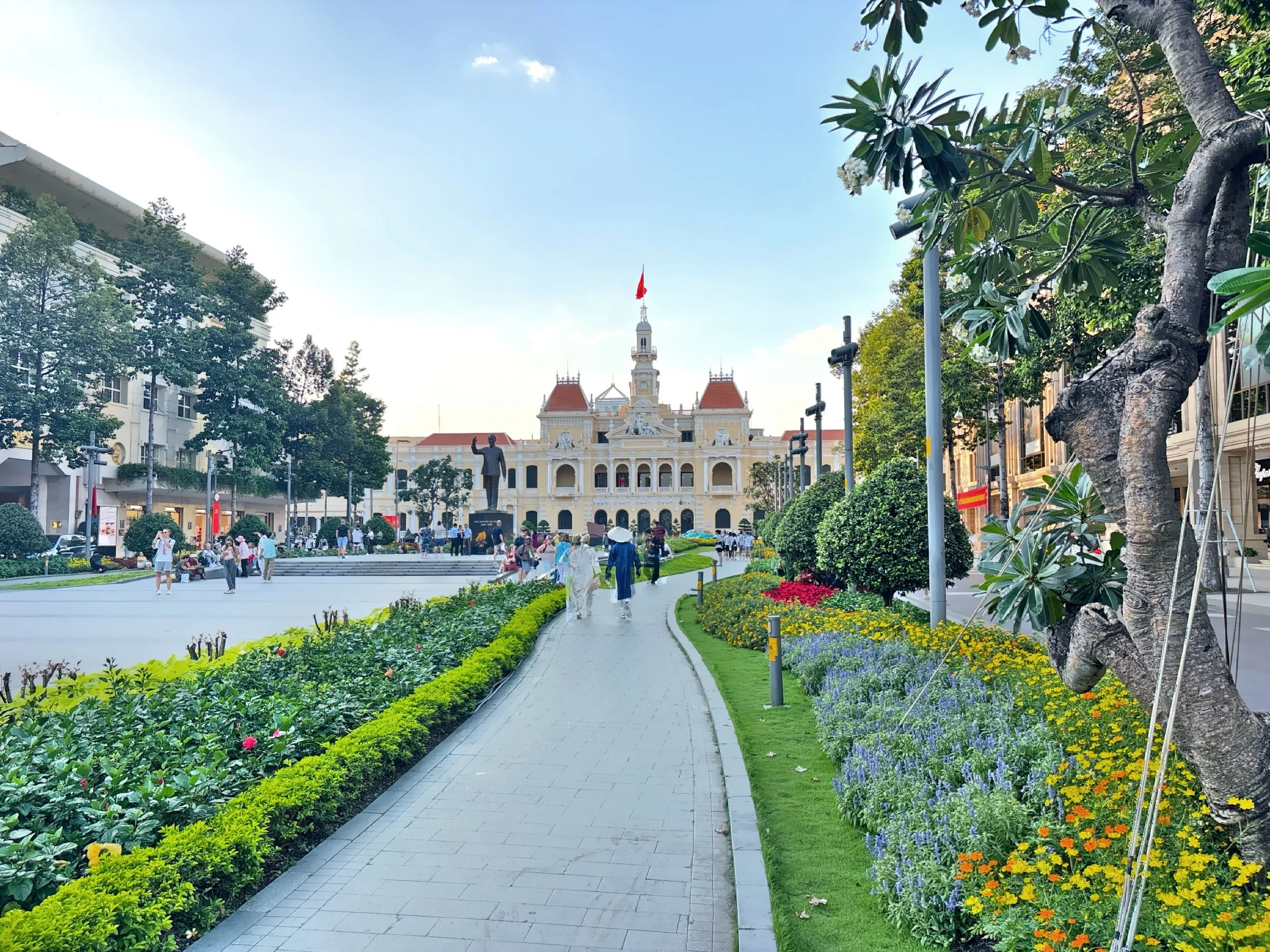  Ho Chi Minh City People’s Committee Building, historically known as the Hotel de Ville de Saigon. 