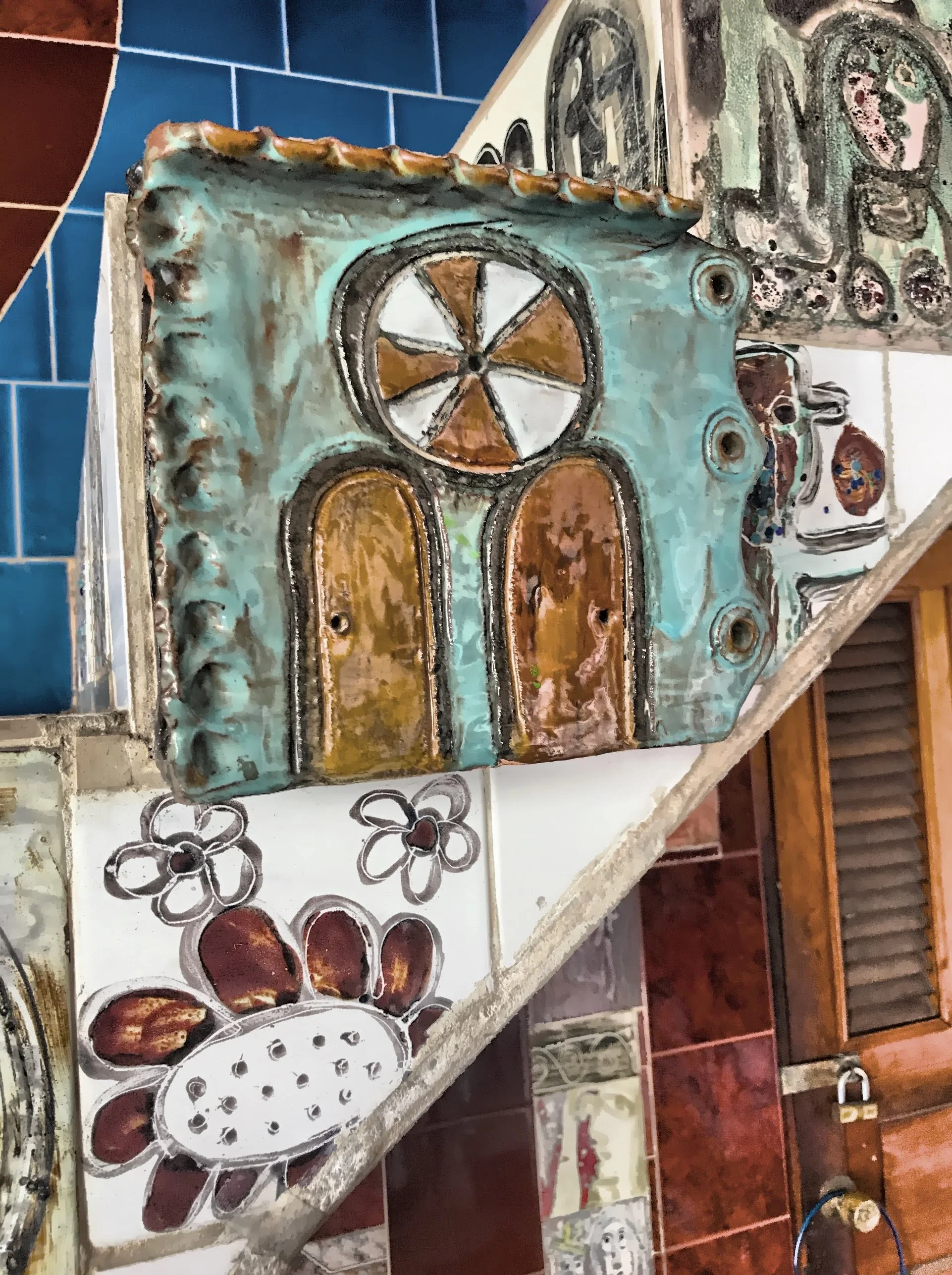  Jose Fuster, often called the “Picasso of the Caribbean,” though the comparison hardly captures the playful chaos of what he’s built. 