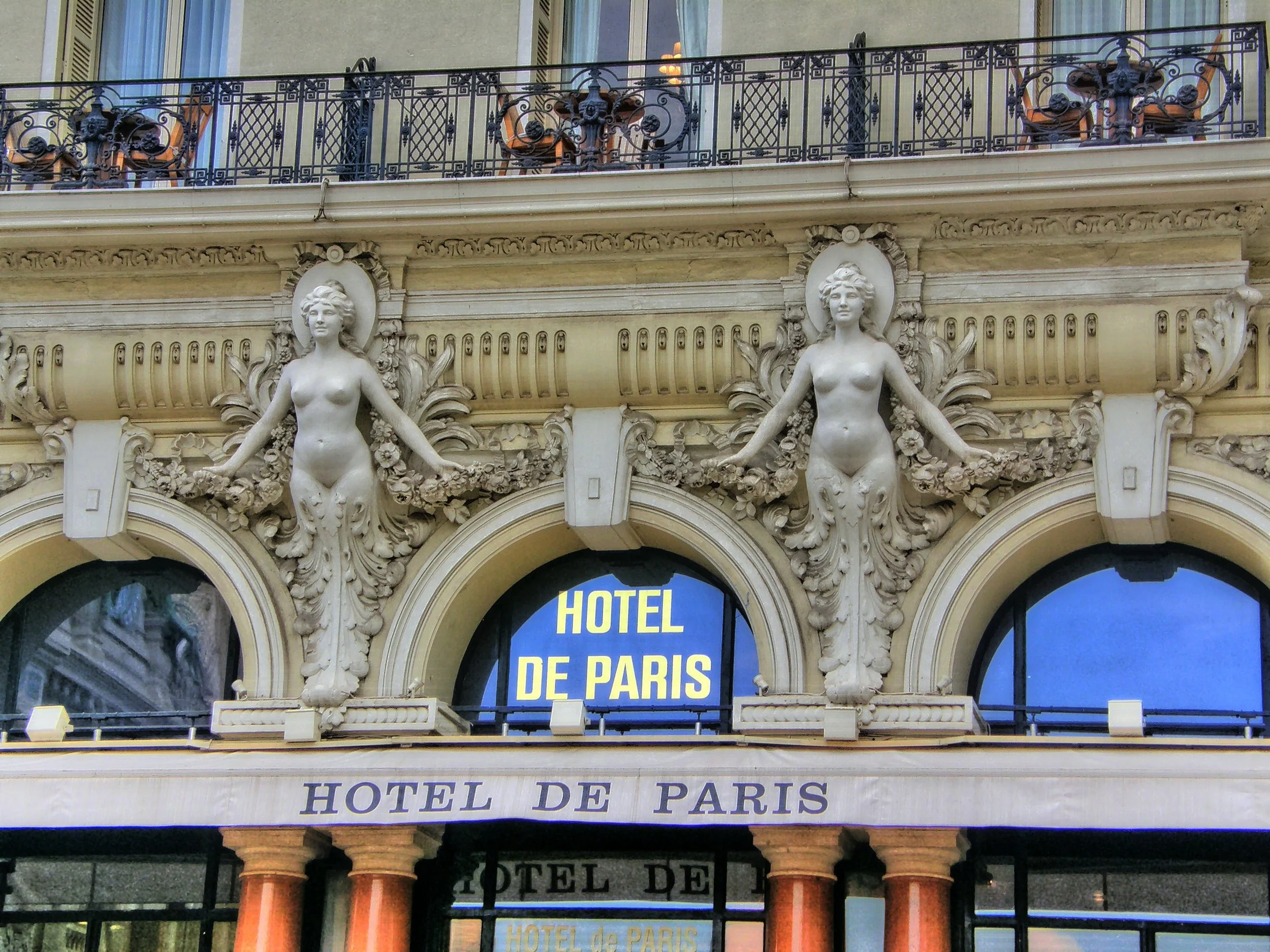  The iconic Hotel de Paris was completed and opened in 1864. 