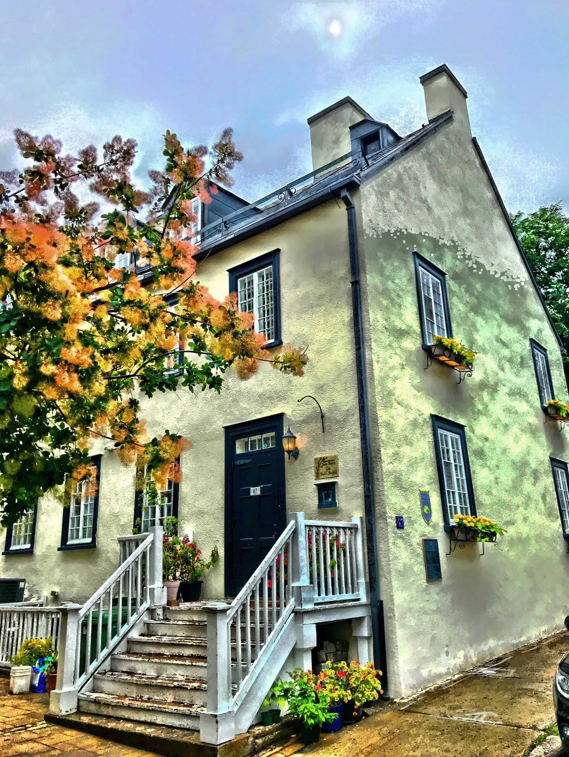  The Maison Historique James Thompson, a historic house built in 1793, and is now a bed and breakfast. 