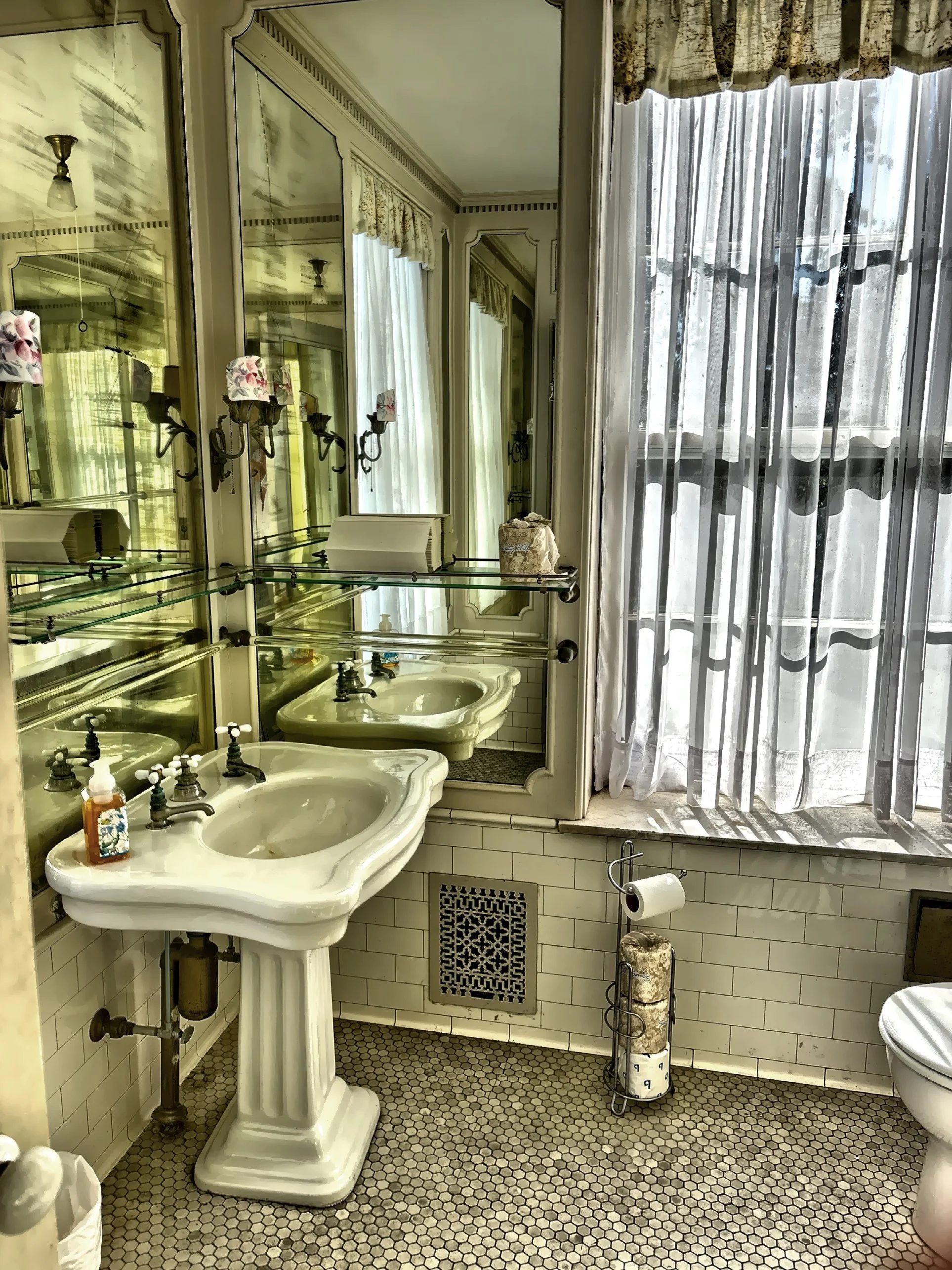  Another mirrored bathroom, much larger than the first one. 