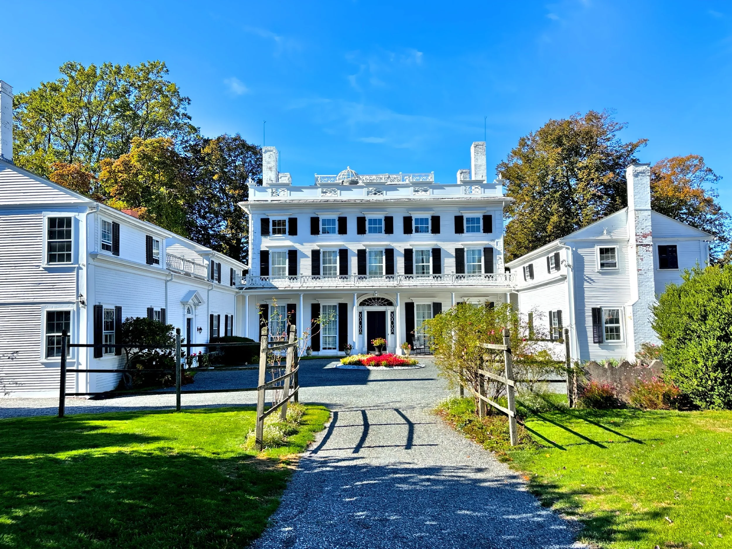  The rear facade. 