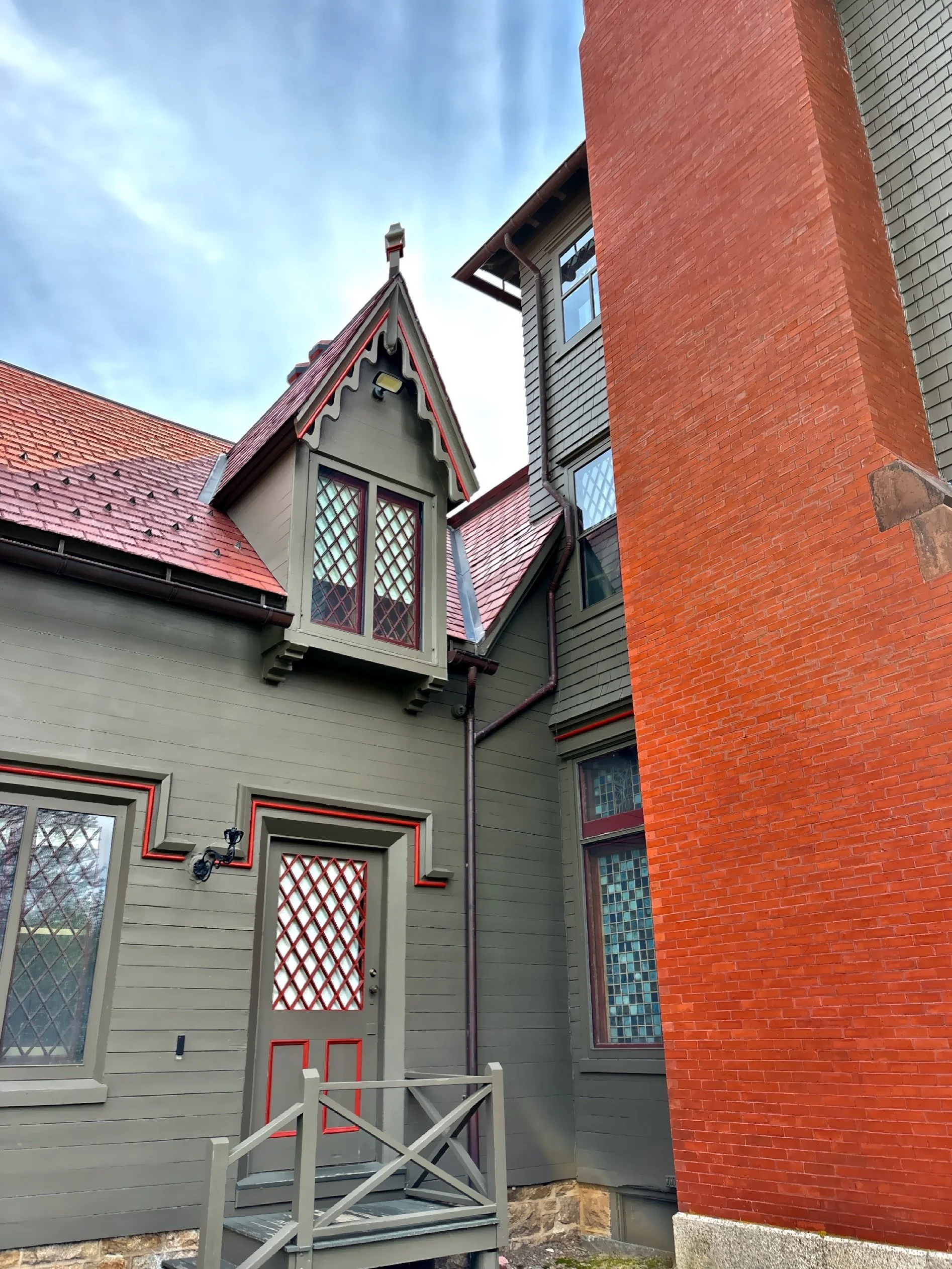  Features like steep gables, pointed arches, towers, and decorative trim, gives it a storybook, medieval-inspired look. 