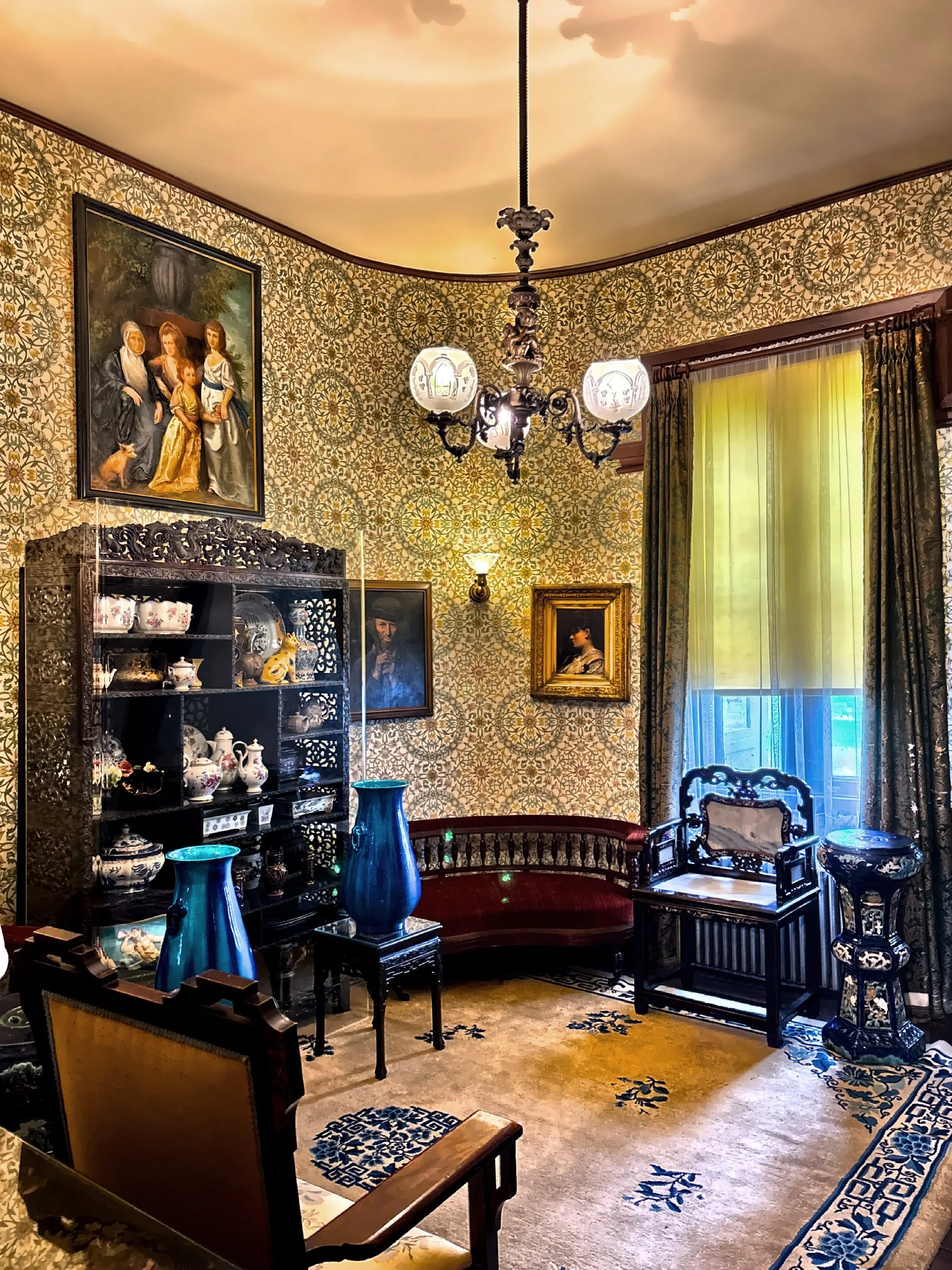  Upstairs rooms were designed for comfort rather than spectacle and are relatively modest compared to later Newport mansions. 
